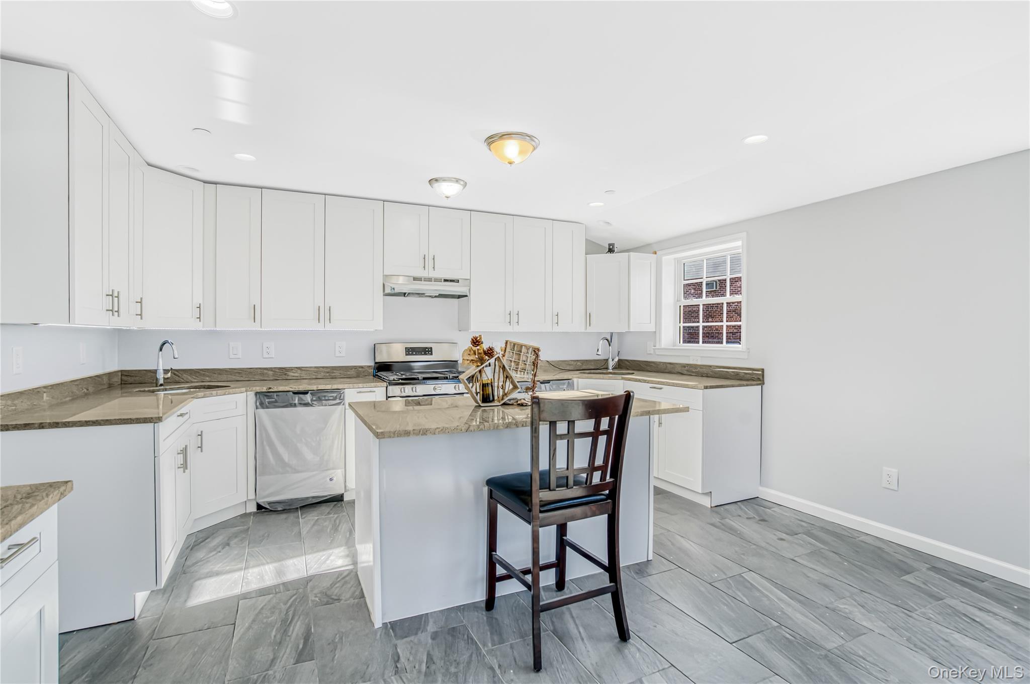 #9 photo, 911 Hicksville Road, Far Rockaway , NY 11691