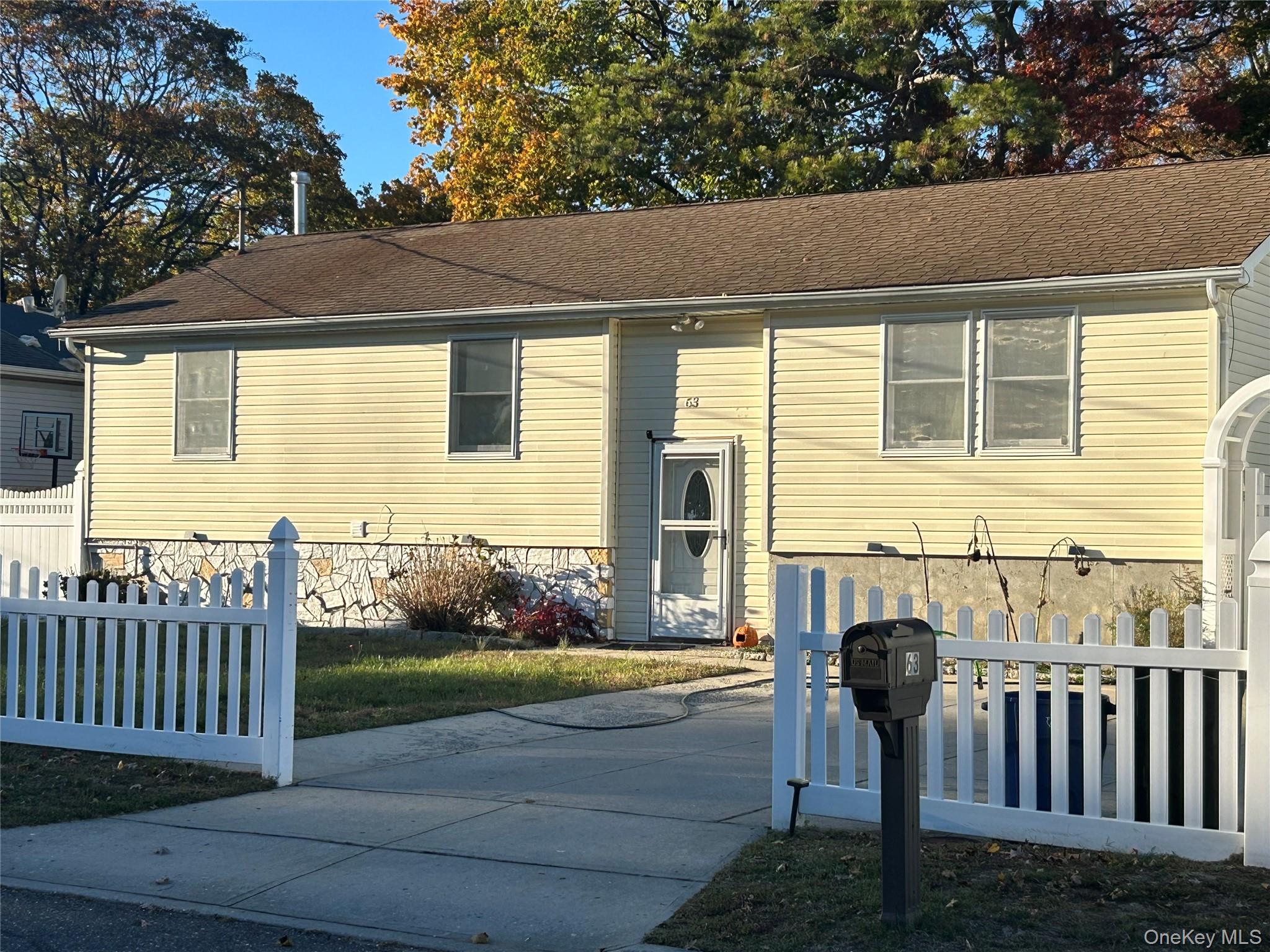 #2 photo, 63 Garden City Avenue, Wyandanch , NY 11798