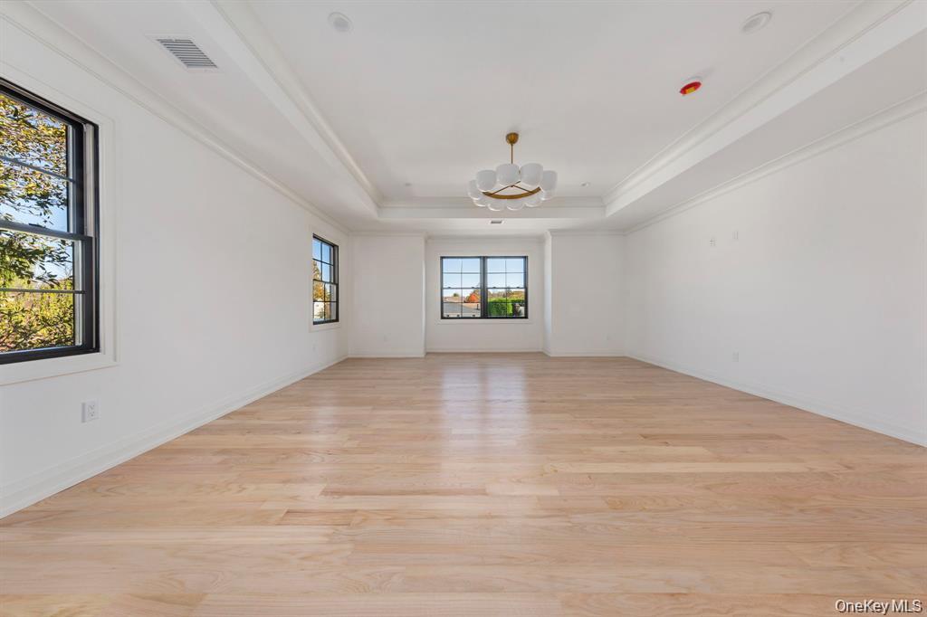 #15 photo, 16 Otsego Place, Jericho , NY 11753