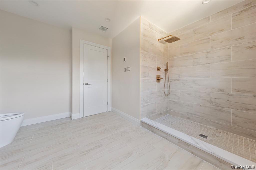 #17 photo, 16 Otsego Place, Jericho , NY 11753