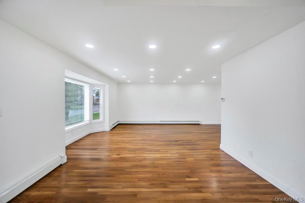 #5 photo, 33 Eastfield Lane, Melville , NY 11747