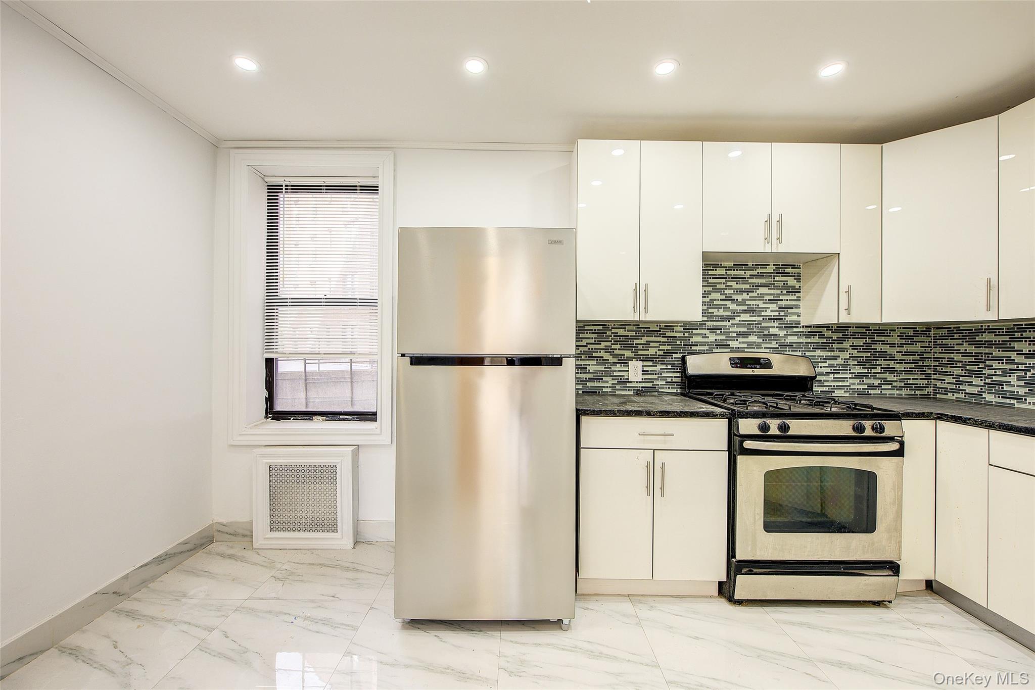 #16 photo, 100-25 Queens Boulevard, Forest Hills , NY 11375