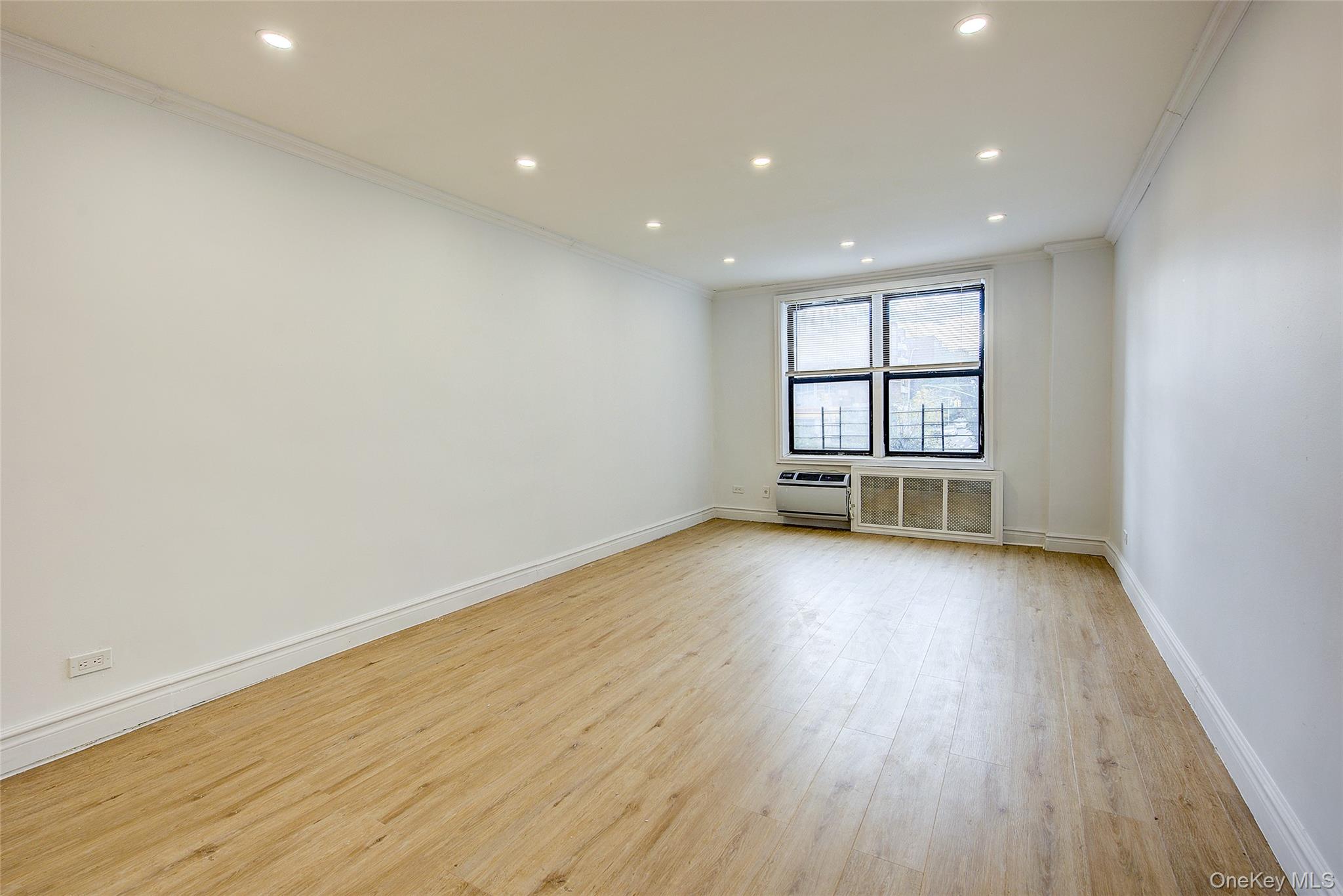 #8 photo, 100-25 Queens Boulevard, Forest Hills , NY 11375