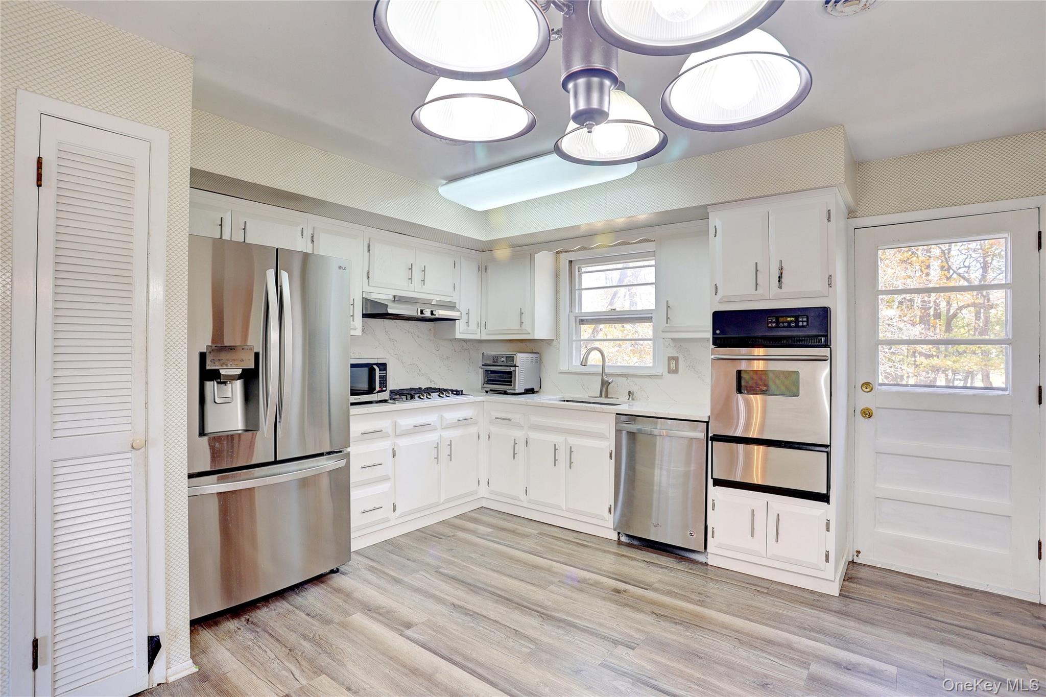 #10 photo, 6 Roxbury Court, Chestnut Ridge , NY 10977