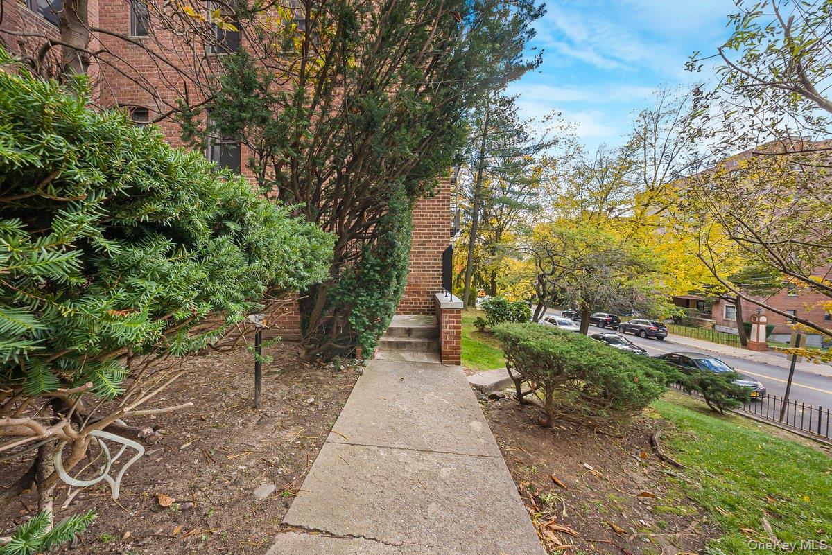 #3 photo, 270 N Broadway, Yonkers , NY 10701