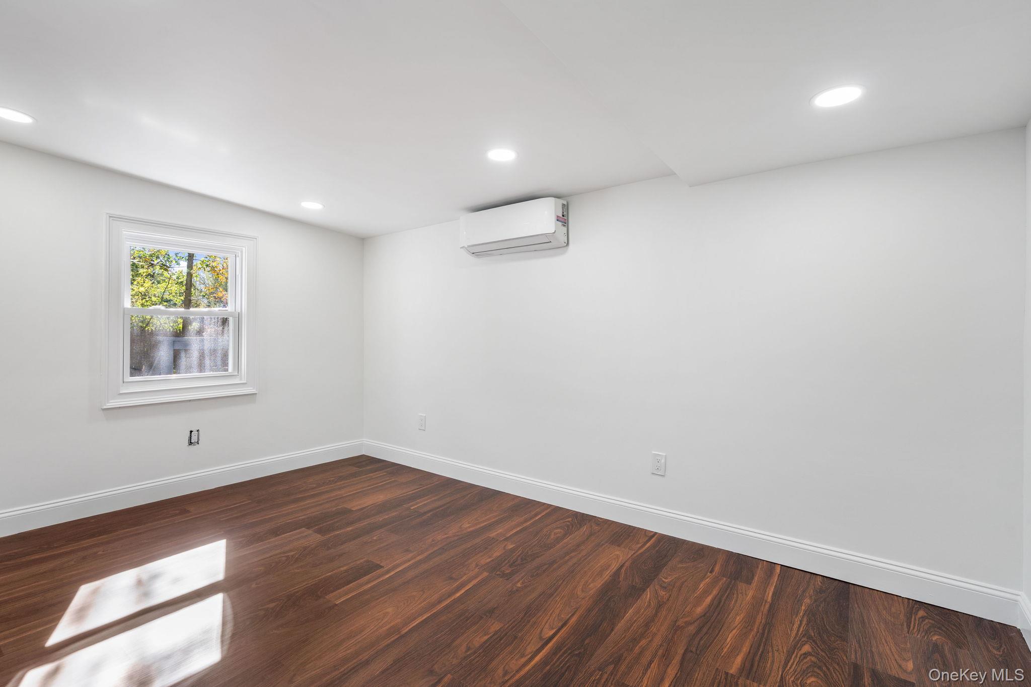 #12 photo, 43 Oxford Circle, Loch Sheldrake , NY 12759