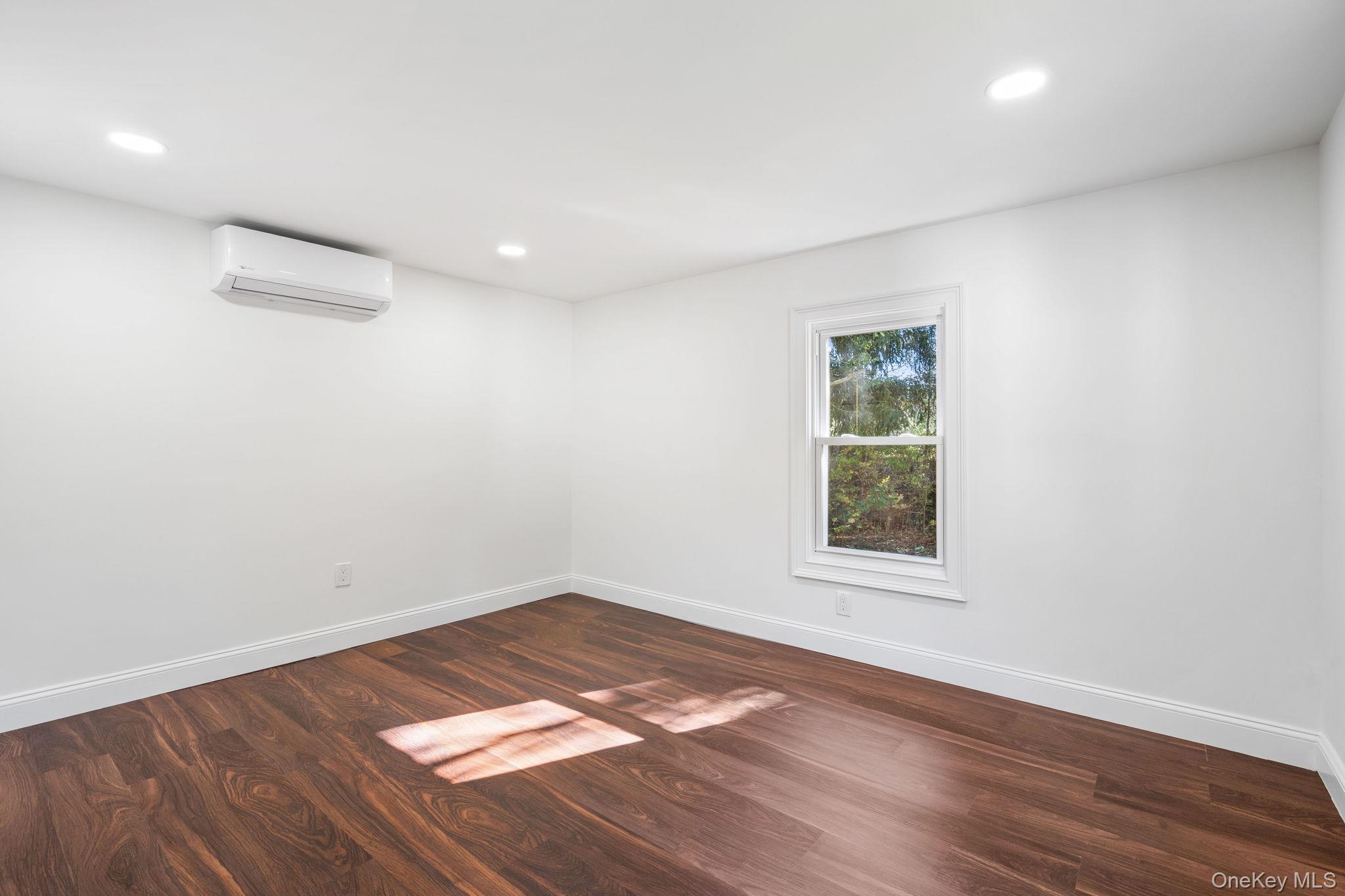 #15 photo, 43 Oxford Circle, Loch Sheldrake , NY 12759