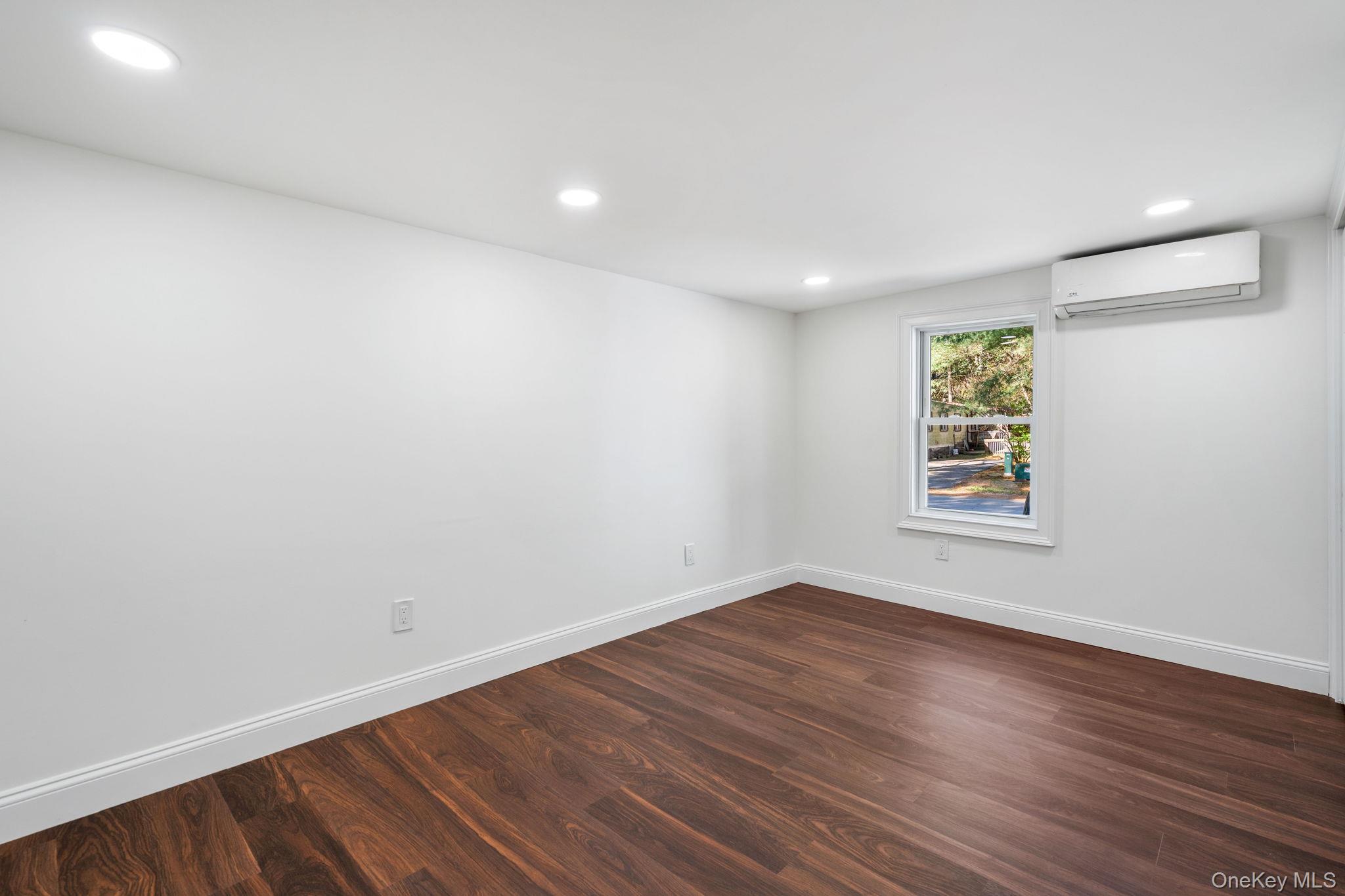 #20 photo, 43 Oxford Circle, Loch Sheldrake , NY 12759