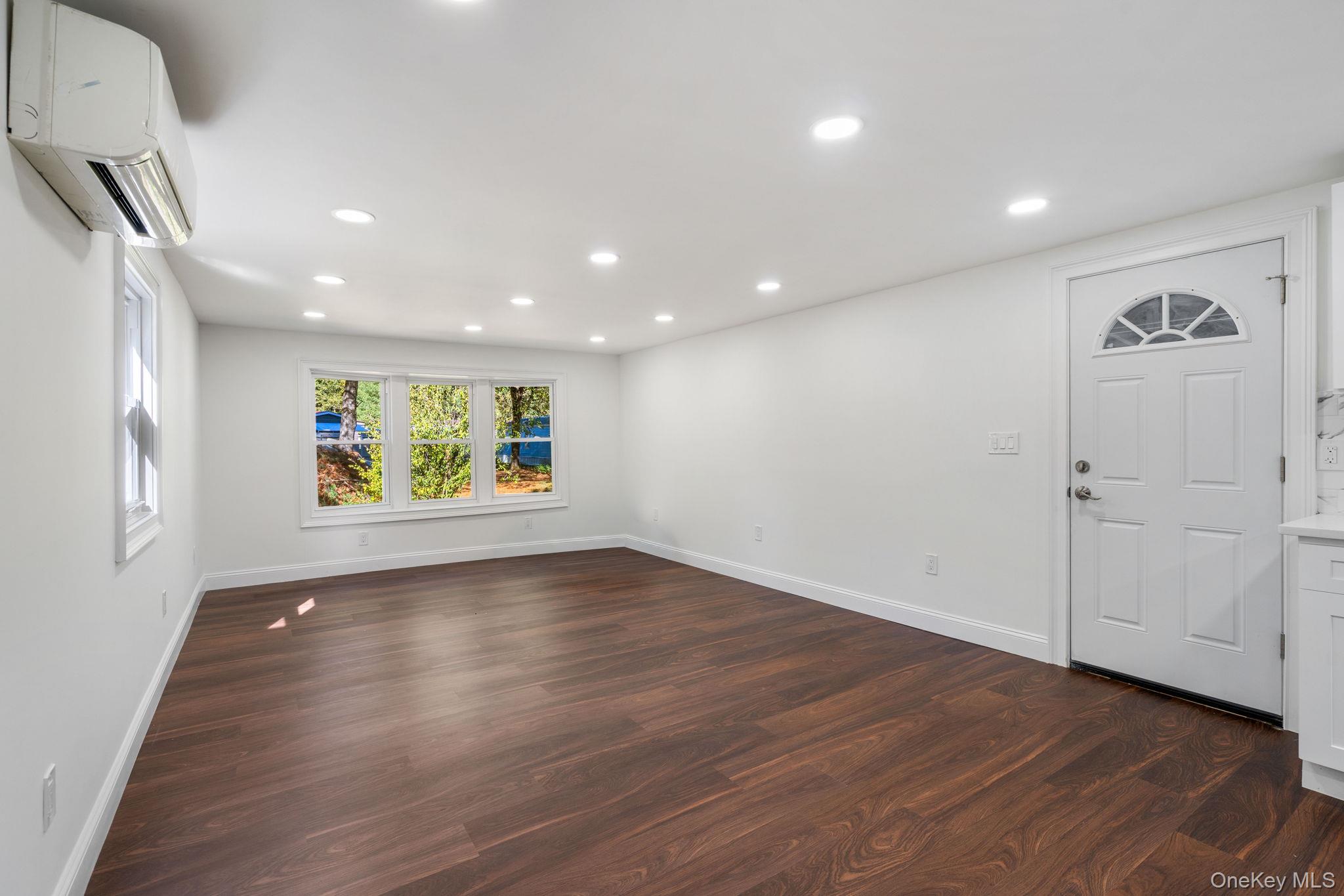 #9 photo, 43 Oxford Circle, Loch Sheldrake , NY 12759