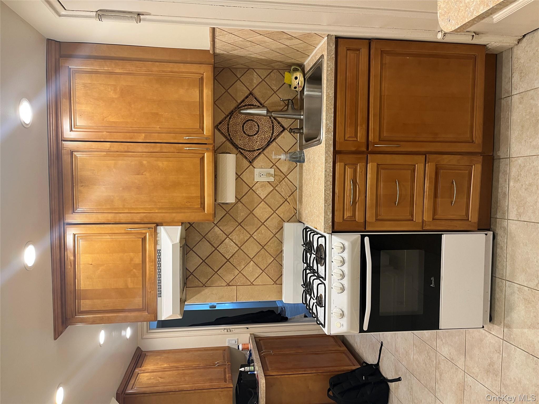 #3 photo, 3224 Lafayette Avenue, Bronx , NY 10465