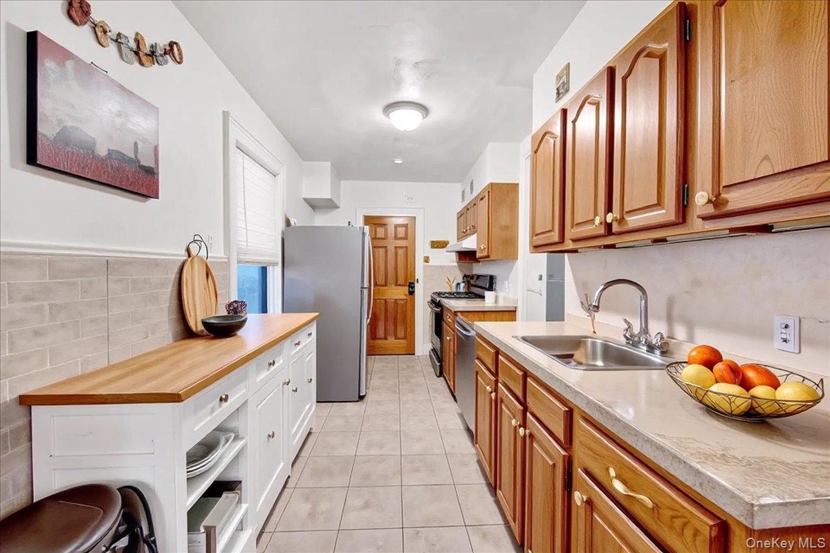 #15 photo, 2849 E 195th Street, Bronx , NY 10461