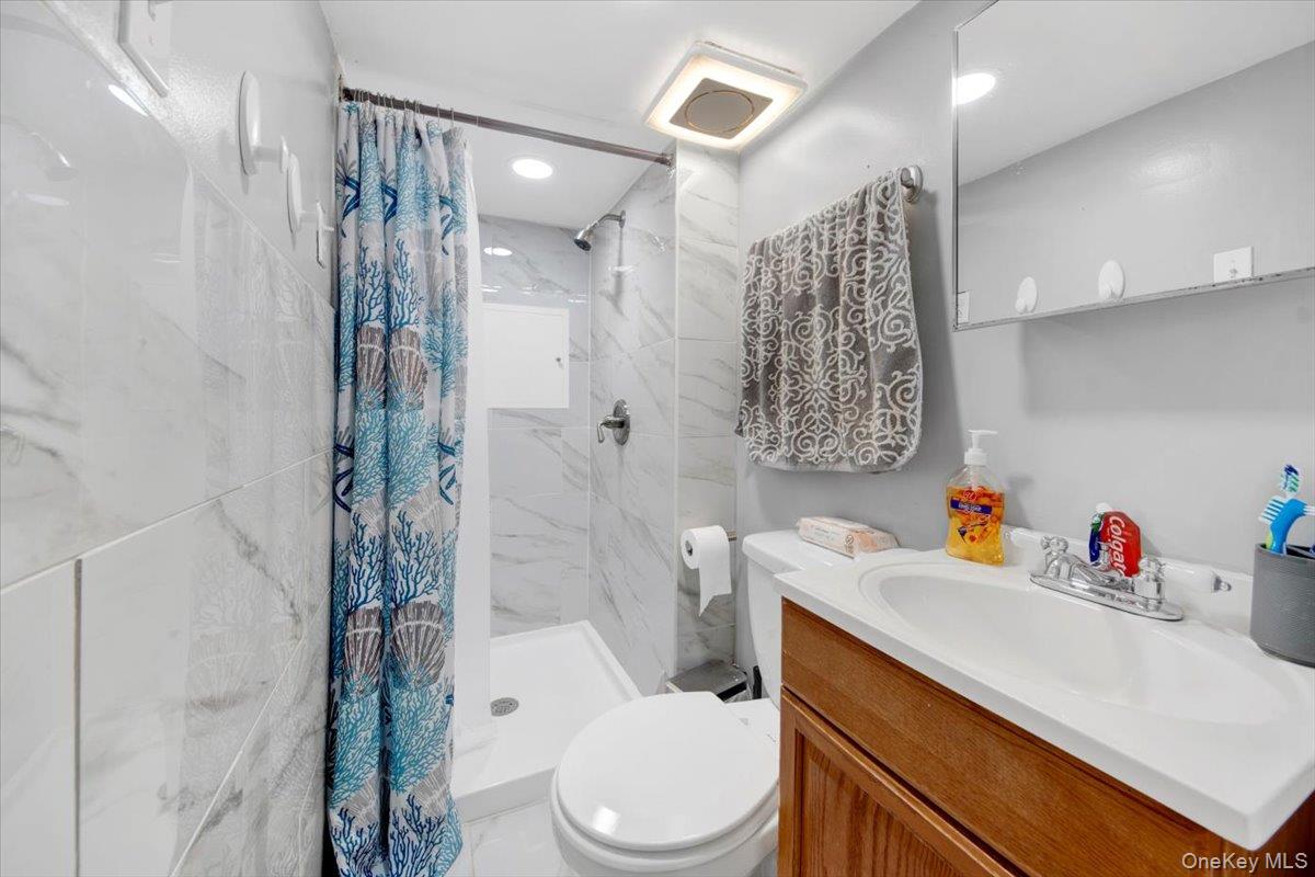 #7 photo, 2849 E 195th Street, Bronx , NY 10461