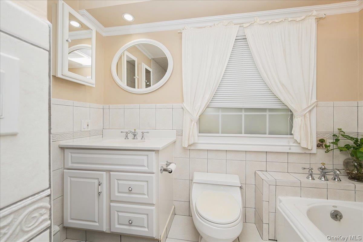 #10 photo, 346 Ridgefield Road, Hauppauge , NY 11788