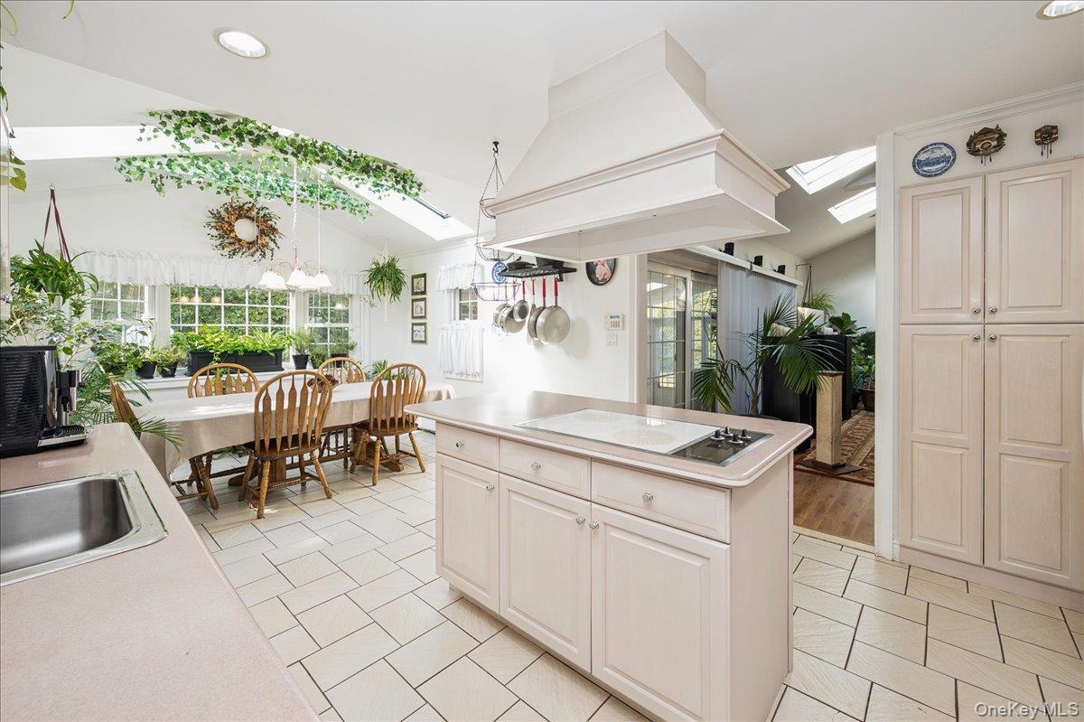 #18 photo, 346 Ridgefield Road, Hauppauge , NY 11788