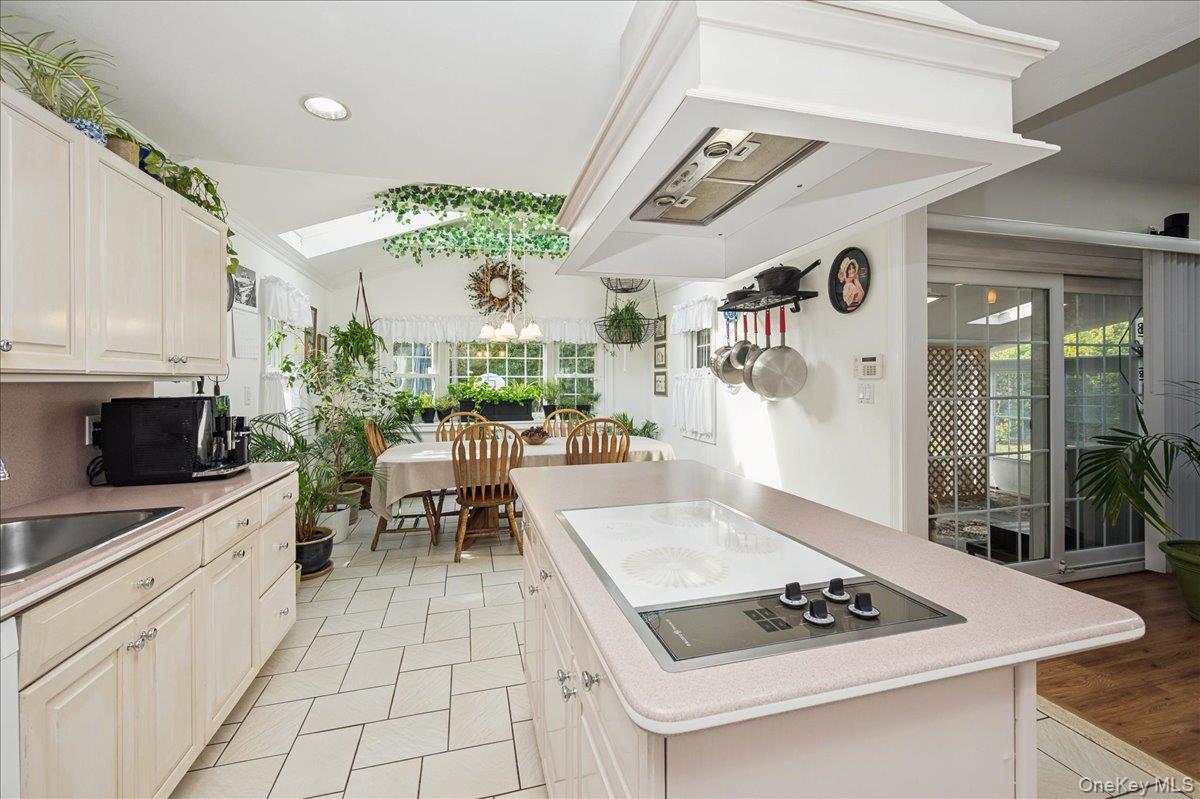 #19 photo, 346 Ridgefield Road, Hauppauge , NY 11788