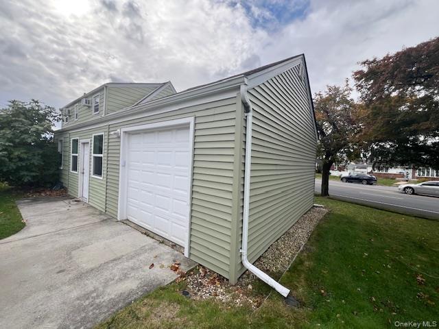 #4 photo, 432 Herricks Rd, Mineola , NY 11501