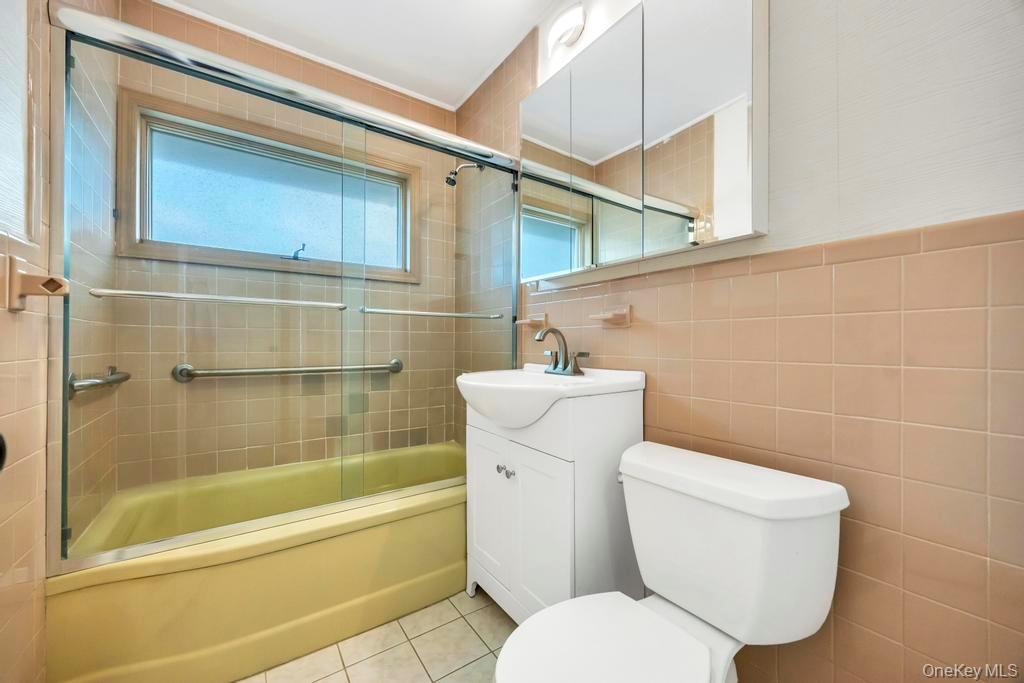 #14 photo, 9 Redwood Lane, Levittown , NY 11756