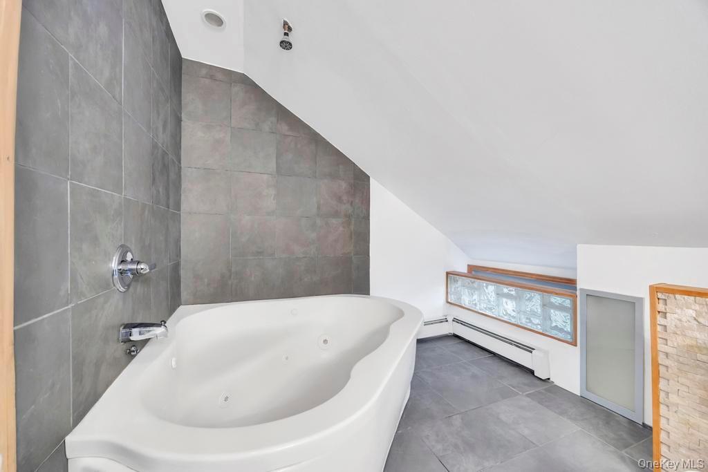 #17 photo, 9 Redwood Lane, Levittown , NY 11756