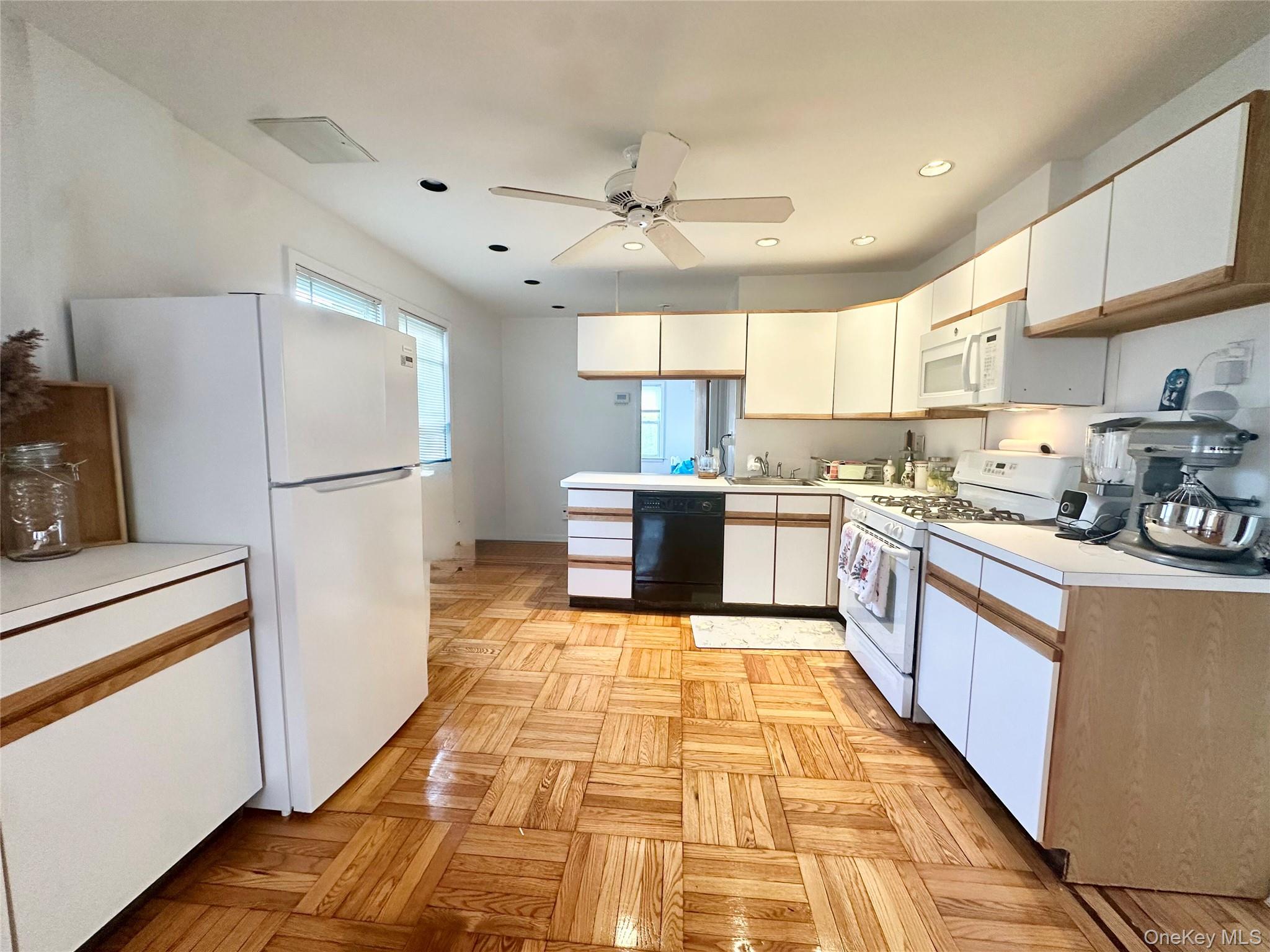 #4 photo, 518 Lindell Boulevard, Long Beach , NY 11561