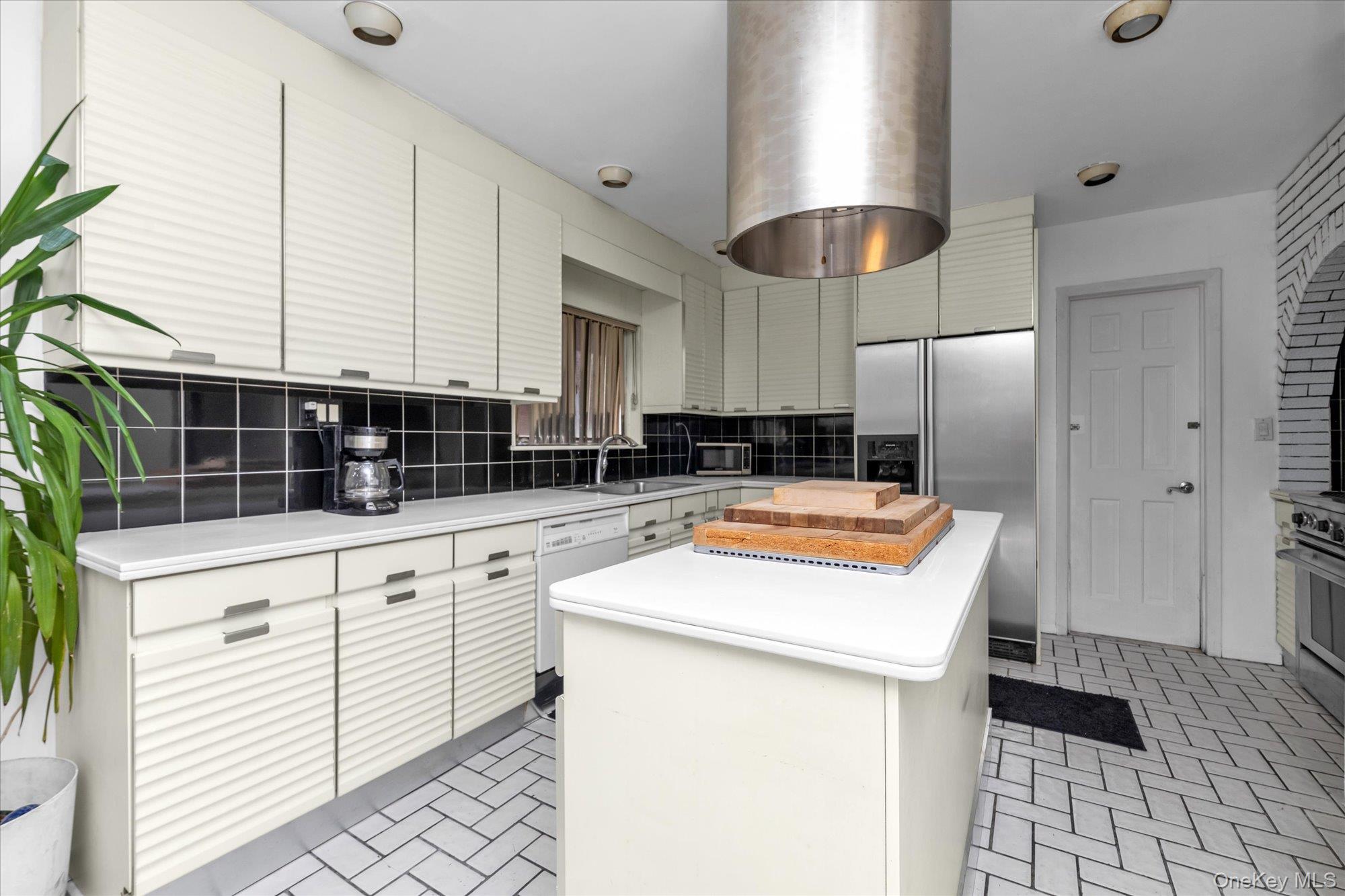 #3 photo, 214-40 24th Avenue, Bayside , NY 11360