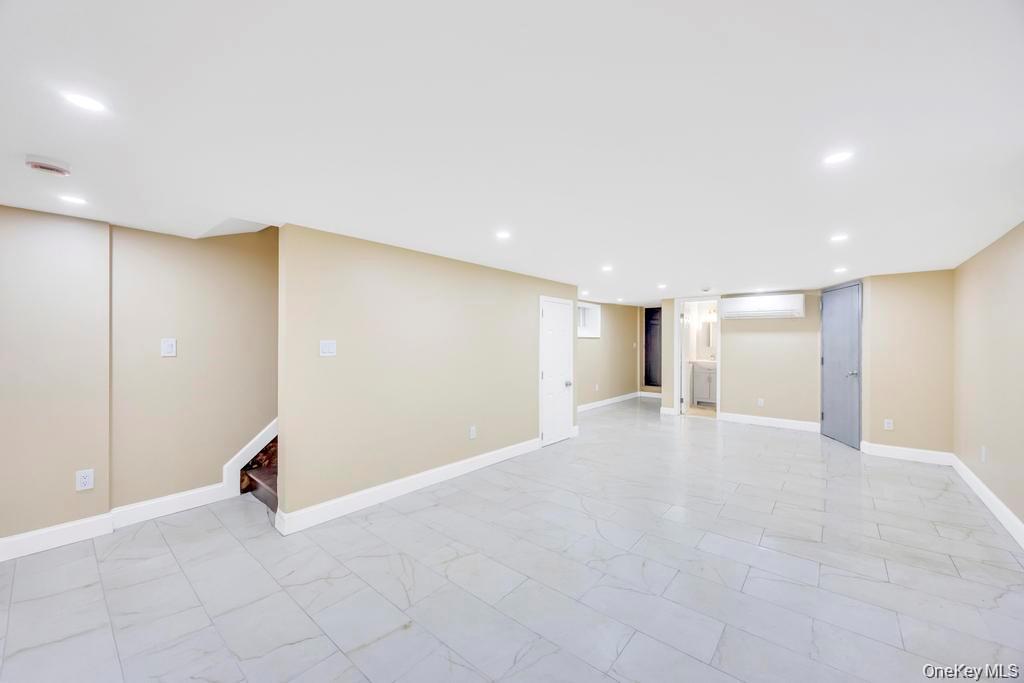 #18 photo, 10535 135th Street, Richmond Hill S. , NY 11419