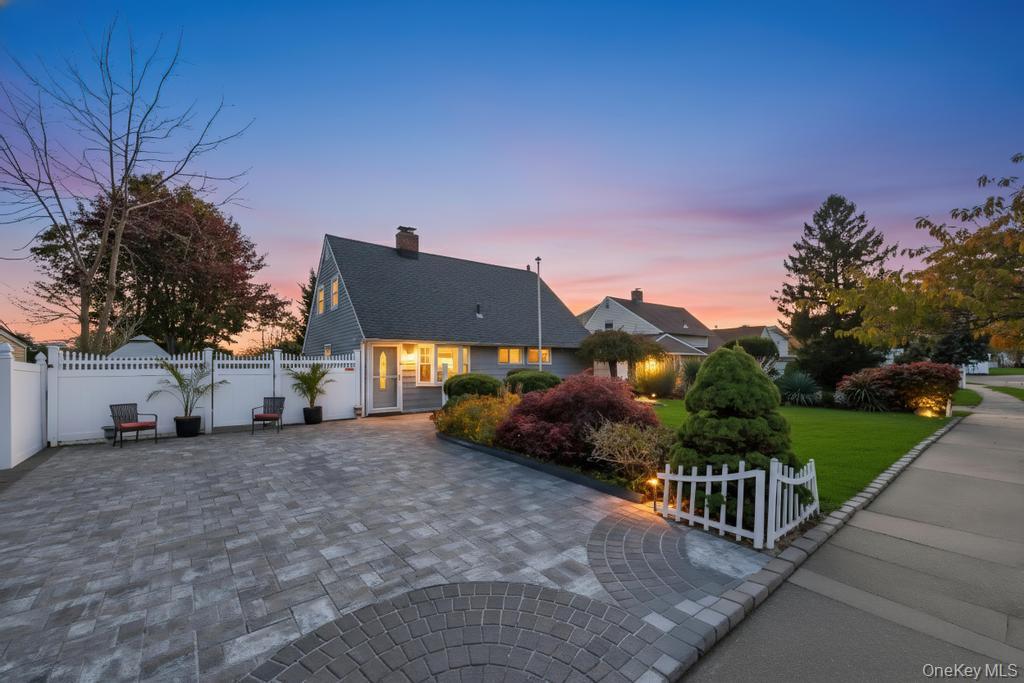 #4 photo, 101 Constellation Road, Levittown , NY 11756