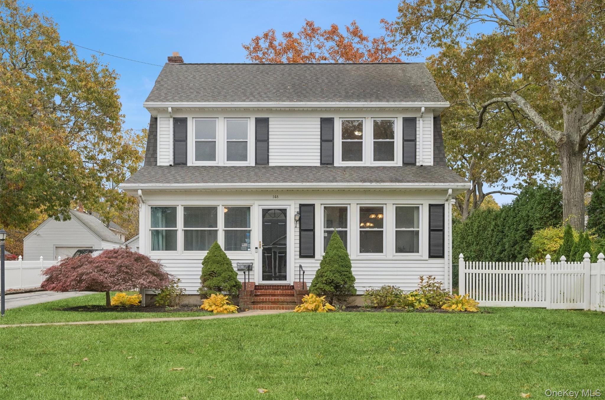 #2 photo, 148 Woodhull Avenue, Riverside , NY 11901