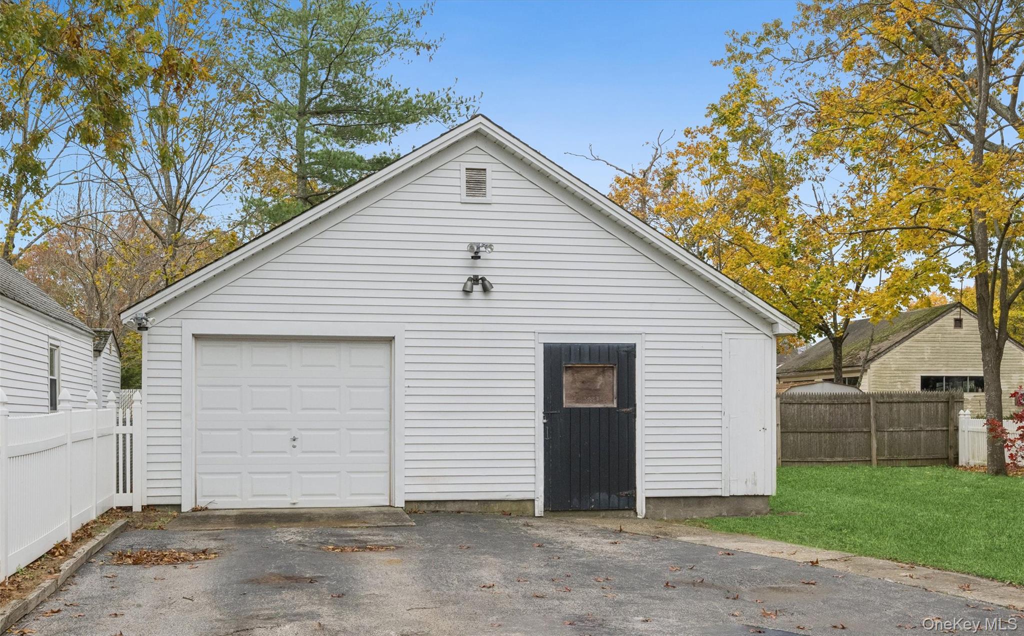 #3 photo, 148 Woodhull Avenue, Riverside , NY 11901