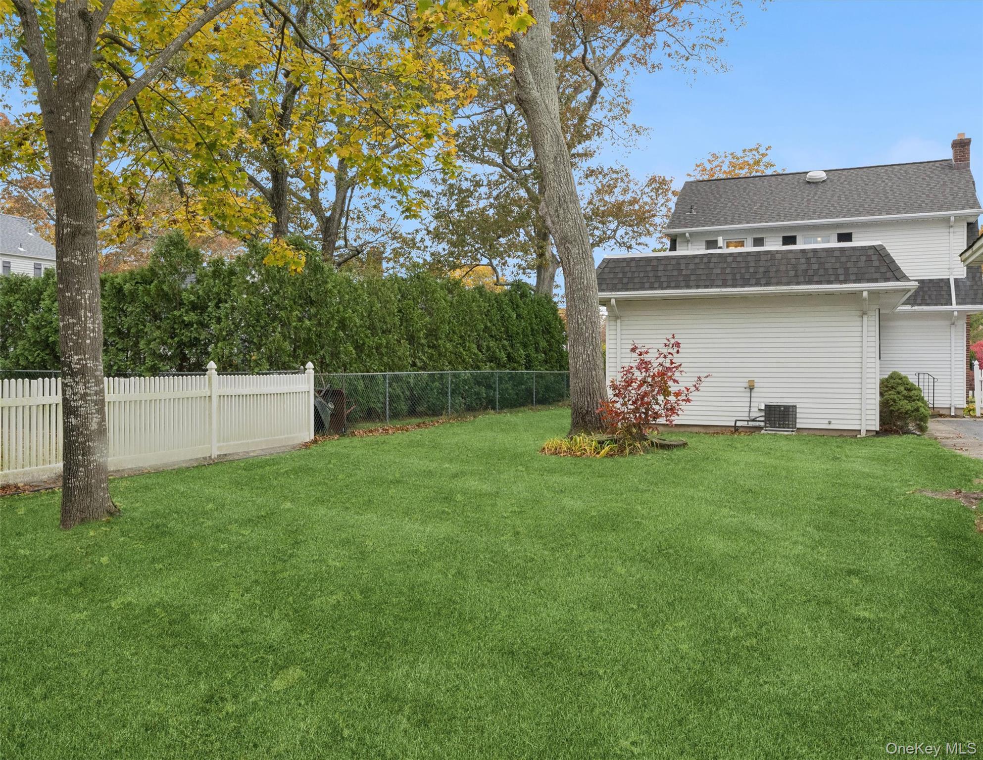 #4 photo, 148 Woodhull Avenue, Riverside , NY 11901