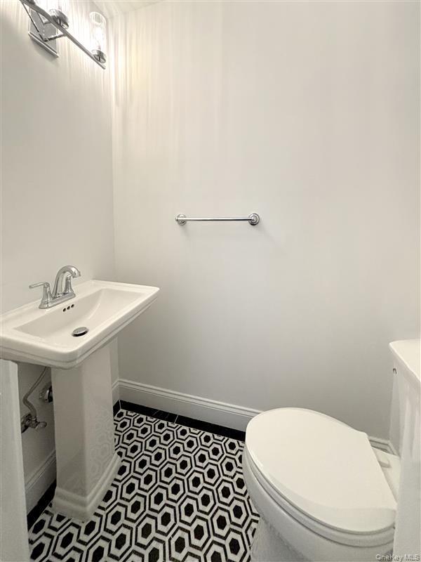 #11 photo, 471 Pacing Way, Westbury , NY 11590