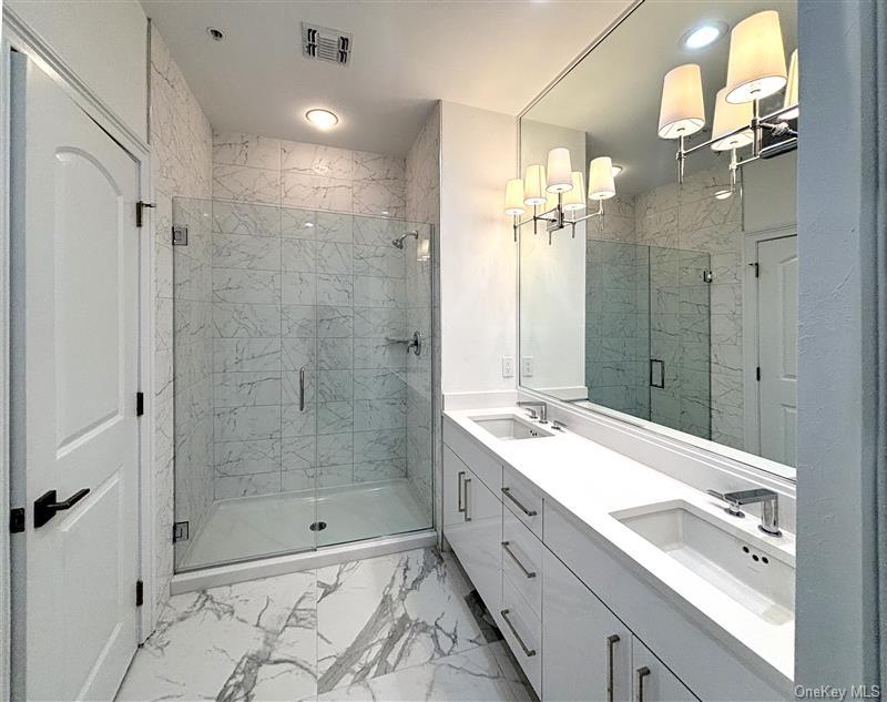 #5 photo, 471 Pacing Way, Westbury , NY 11590