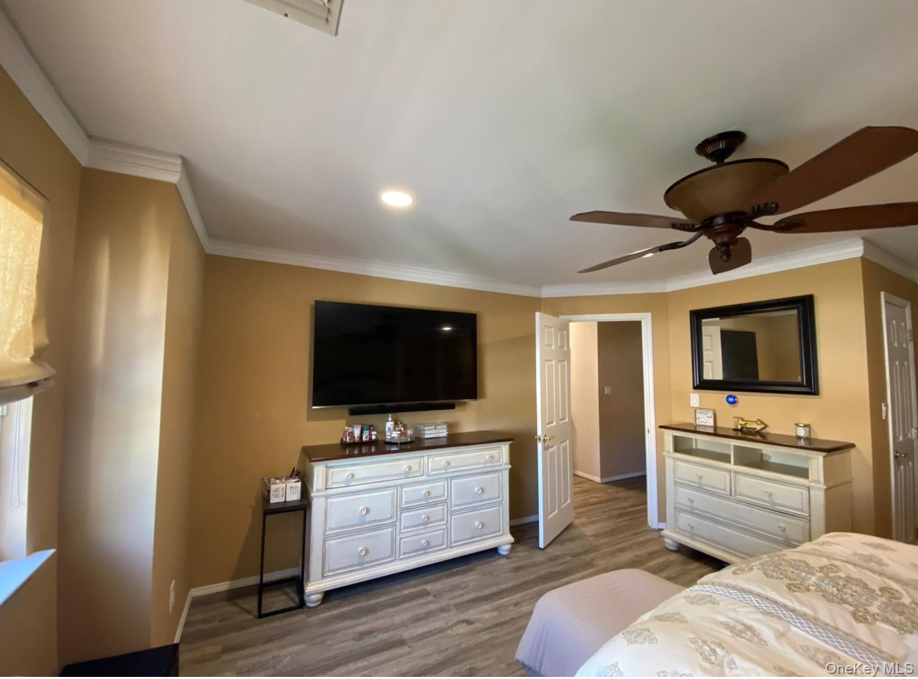 #10 photo, 128 Cinnamon Court, Melville , NY 11747