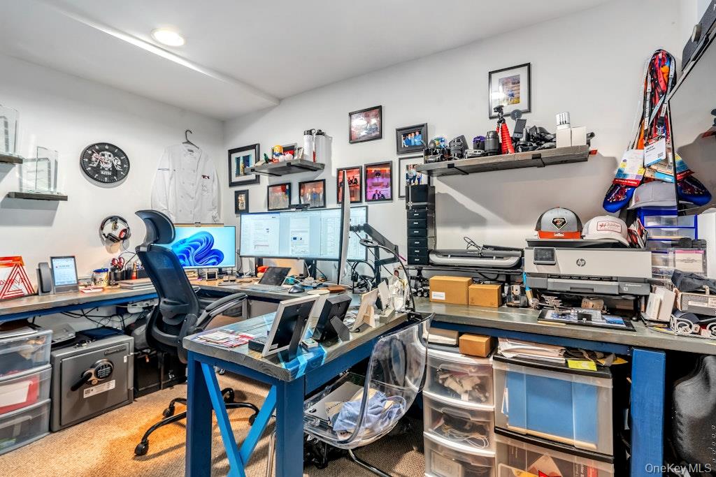 #20 photo, 128 Cinnamon Court, Melville , NY 11747