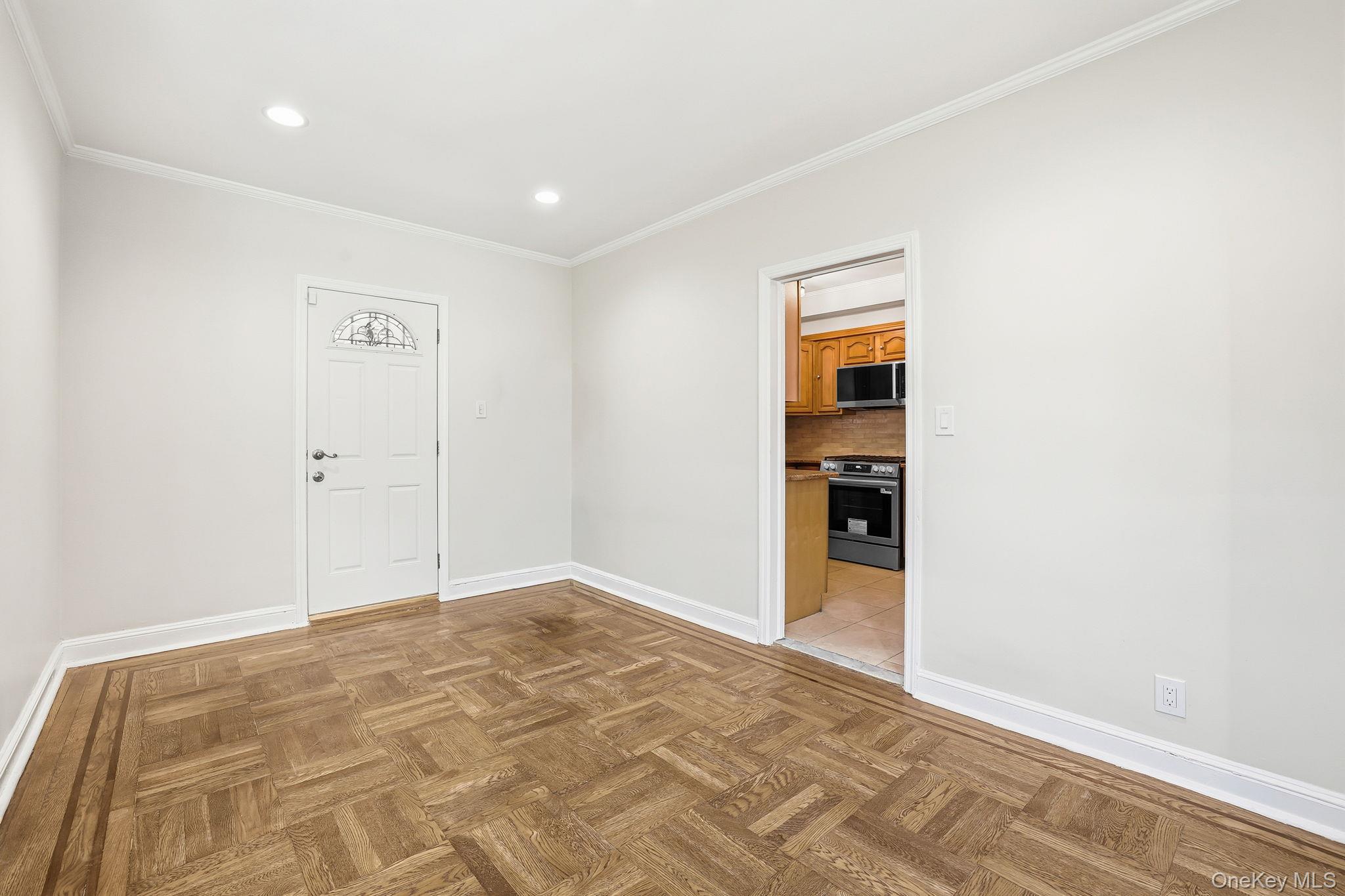 #11 photo, 2015 Tenbroeck Avenue, Bronx , NY 10461