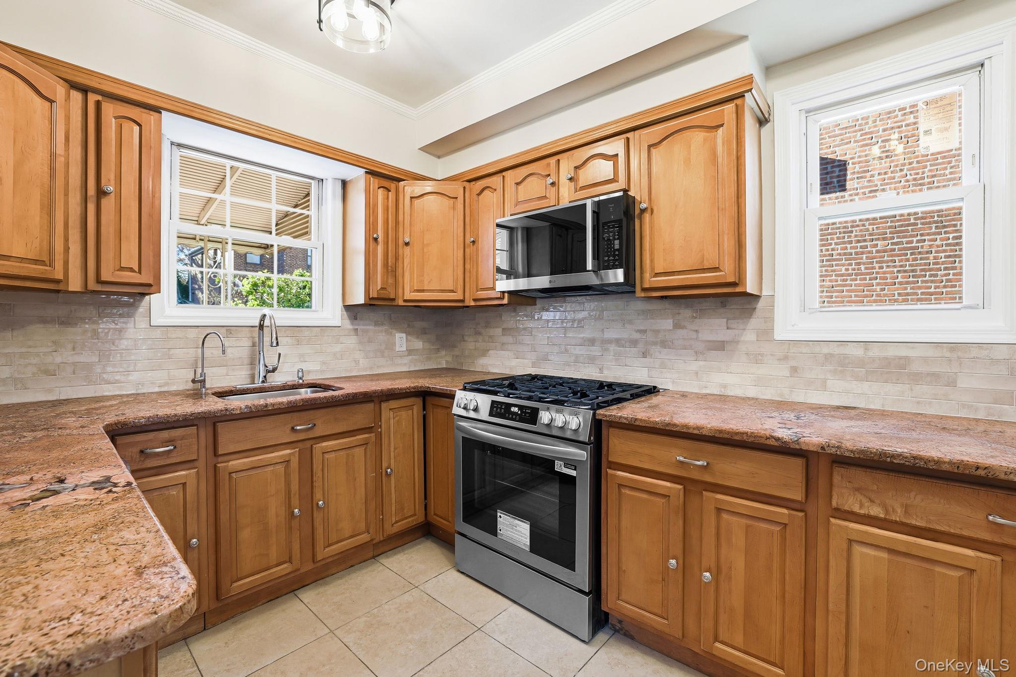 #14 photo, 2015 Tenbroeck Avenue, Bronx , NY 10461