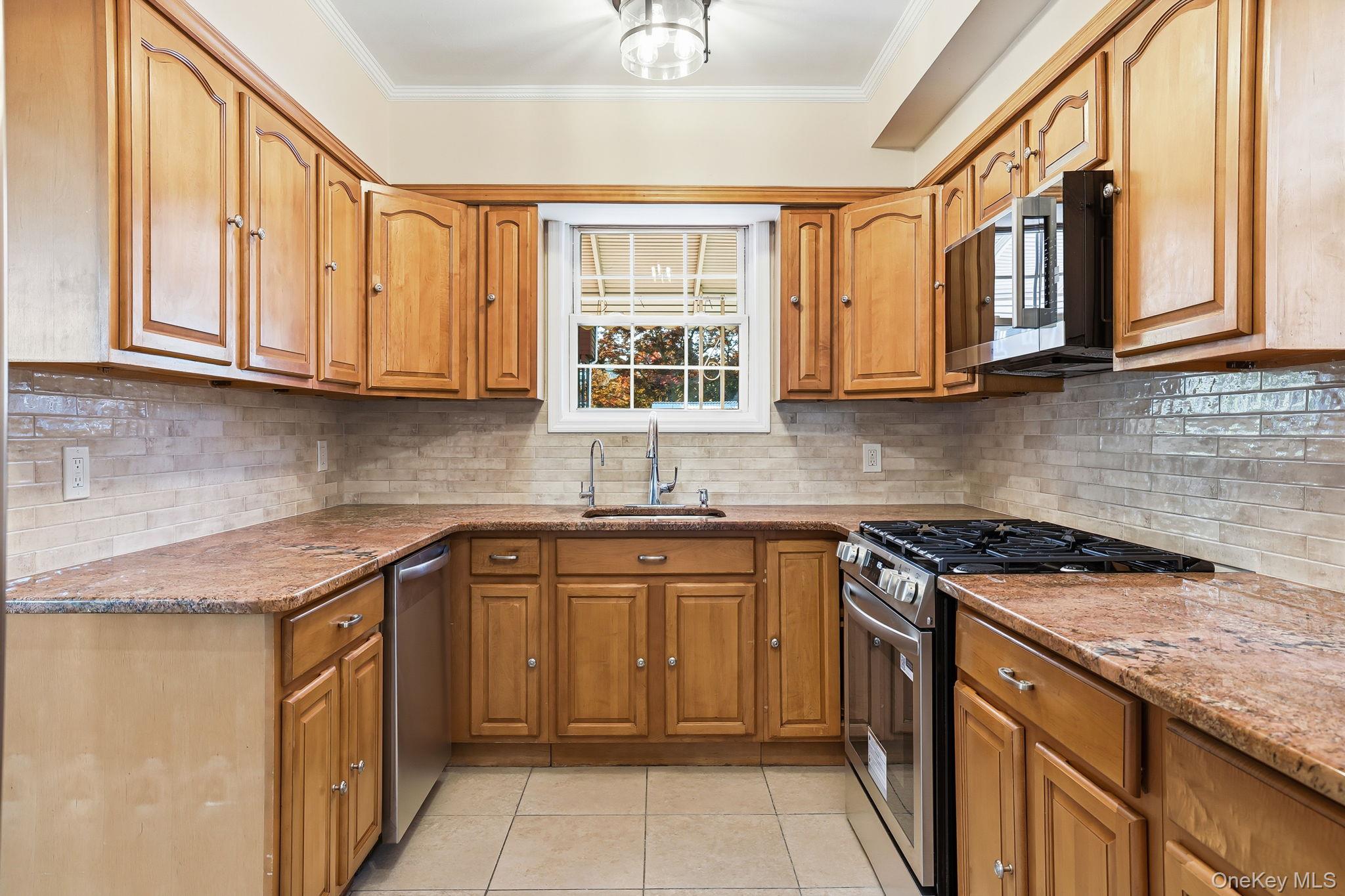 #15 photo, 2015 Tenbroeck Avenue, Bronx , NY 10461