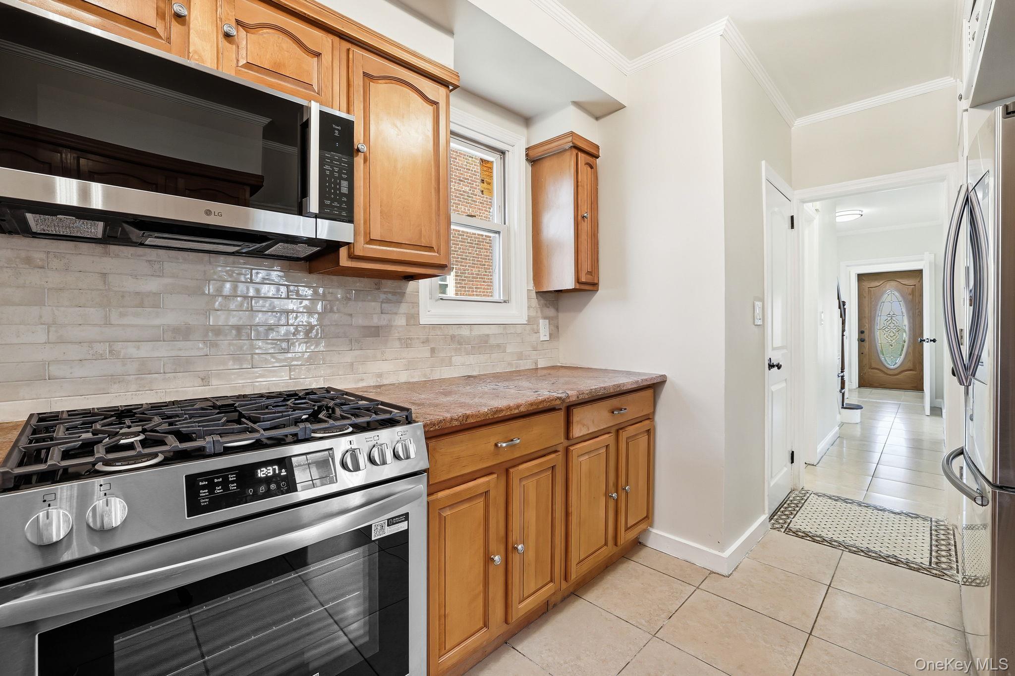 #17 photo, 2015 Tenbroeck Avenue, Bronx , NY 10461