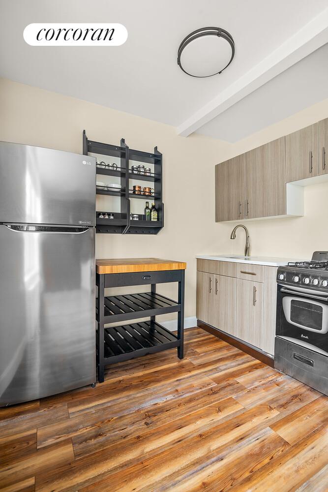 #6 photo, 130 HICKS Street, Brooklyn Heights , NY 11201