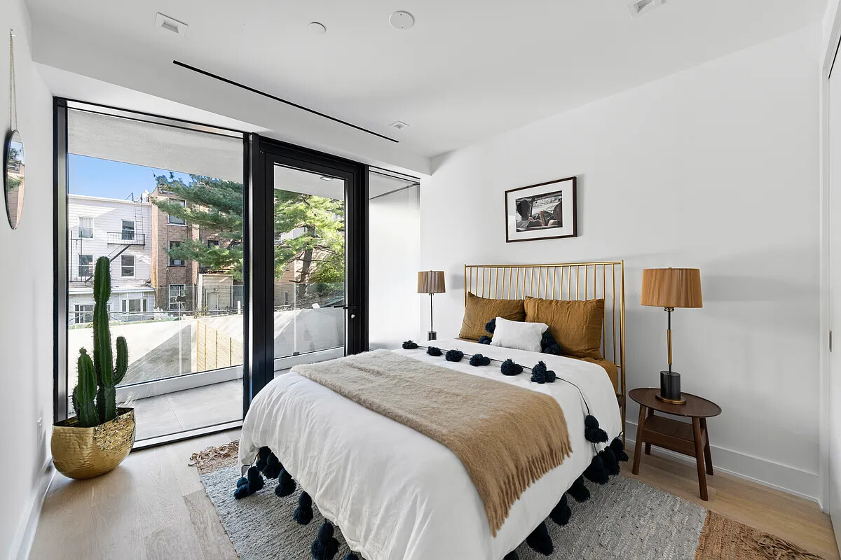 #6 photo, 153 GREEN Street, Greenpoint , NY 11222