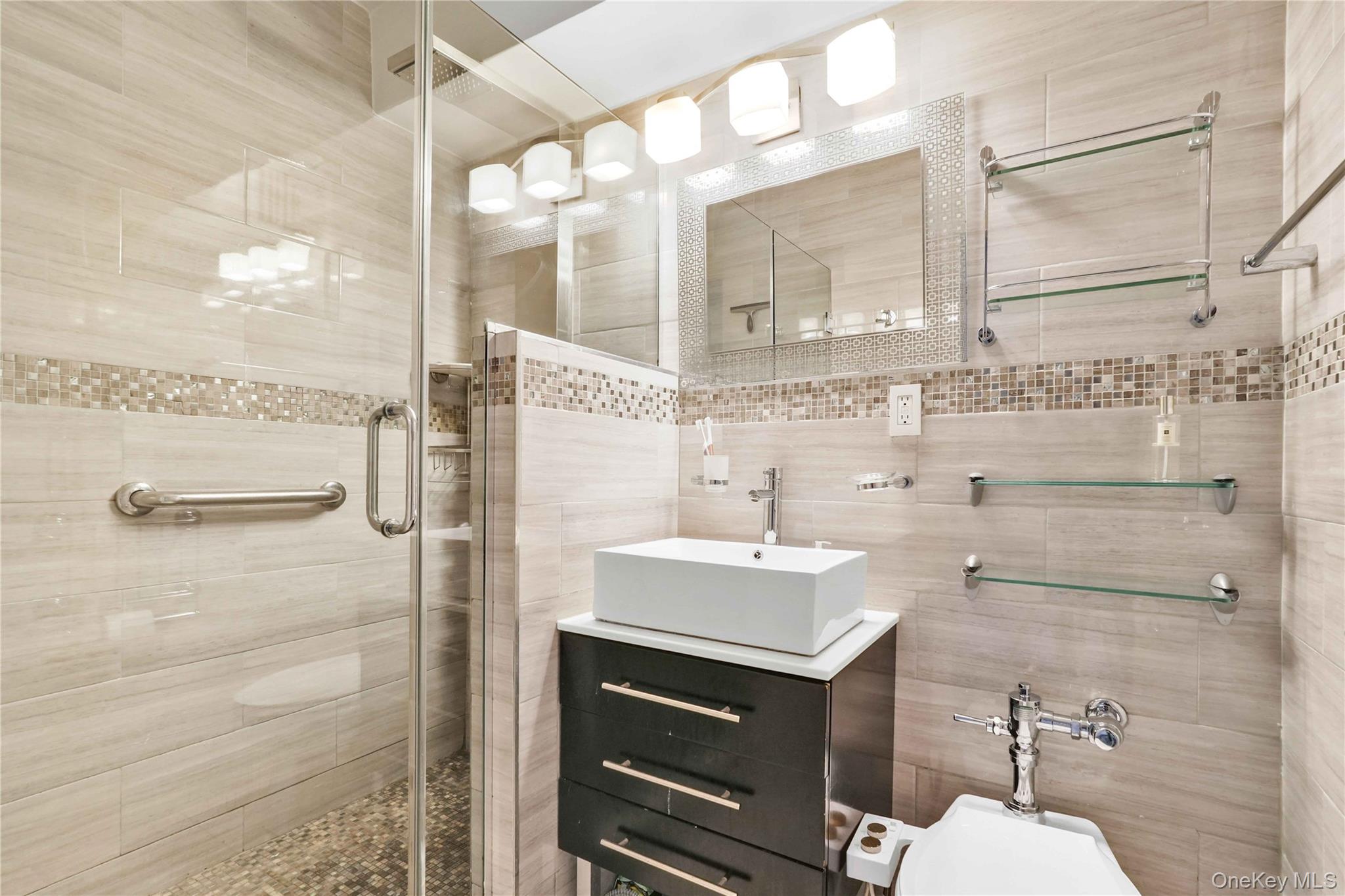 #12 photo, 52-40 39th Drive, Woodside , NY 11377