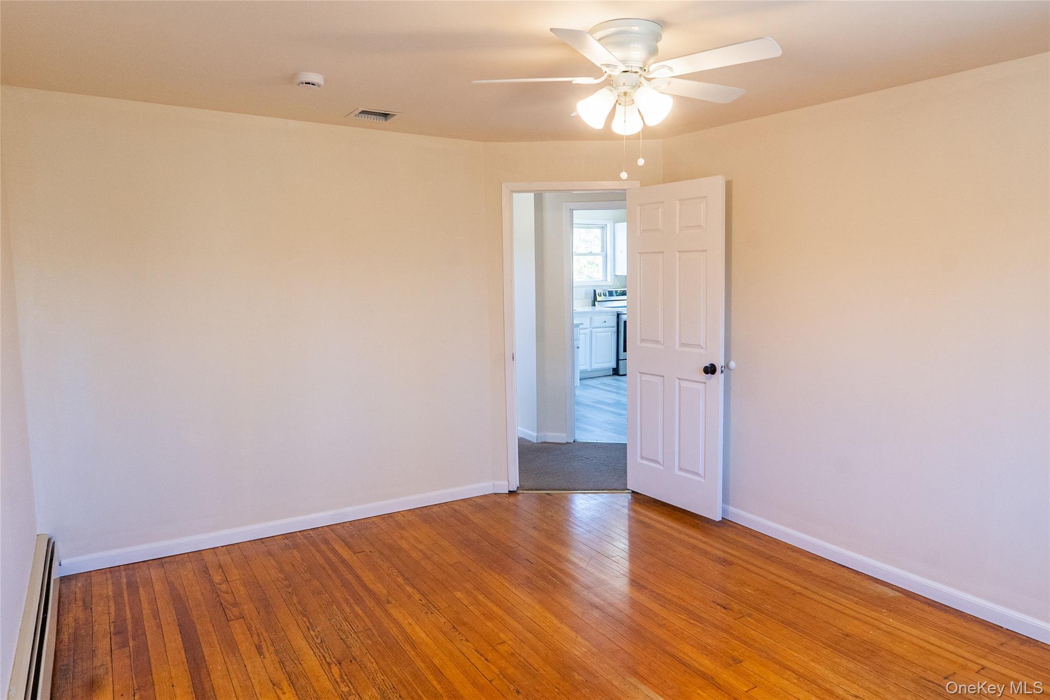 #13 photo, 168 Oldfield Avenue, Amityville , NY 11701