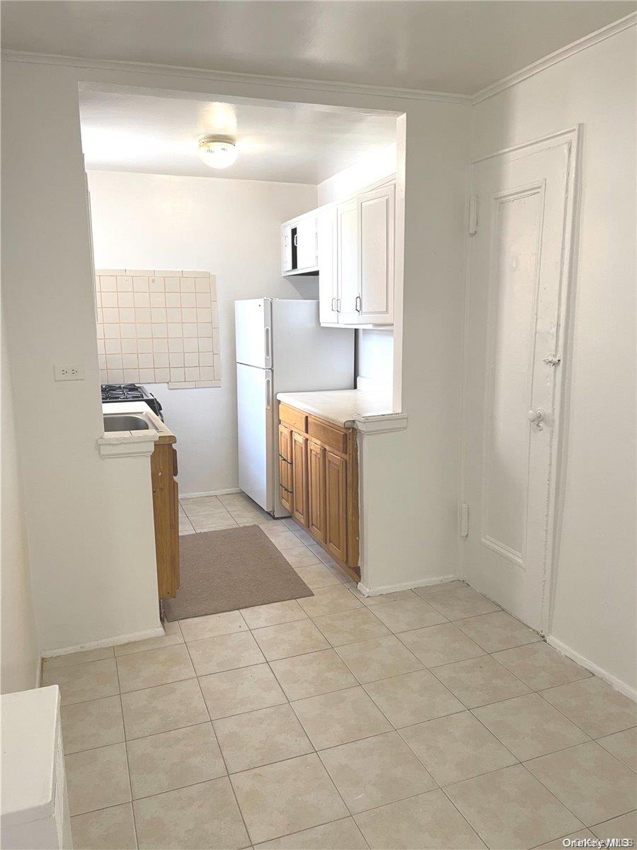 #5 photo, 88-30 182 Street, Hollis , NY 11423