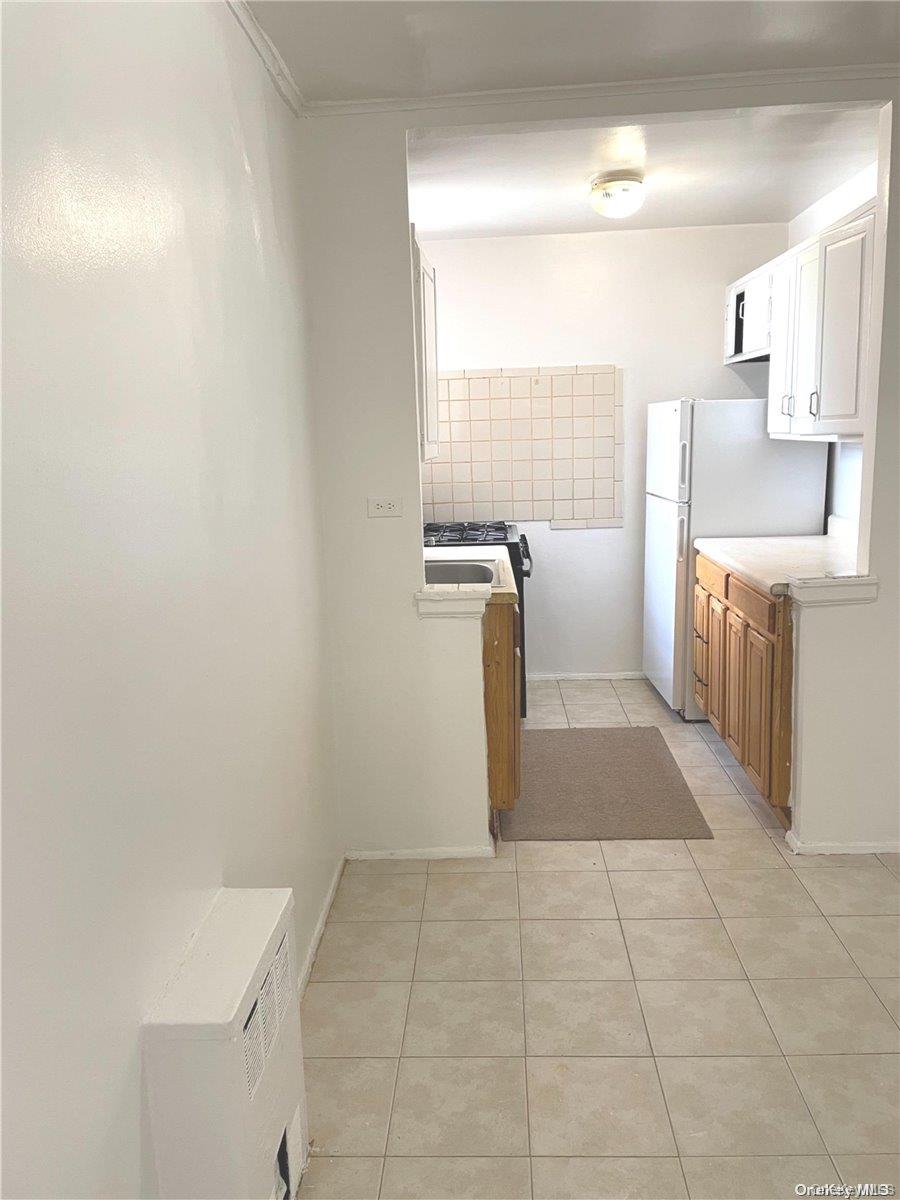 #7 photo, 88-30 182 Street, Hollis , NY 11423