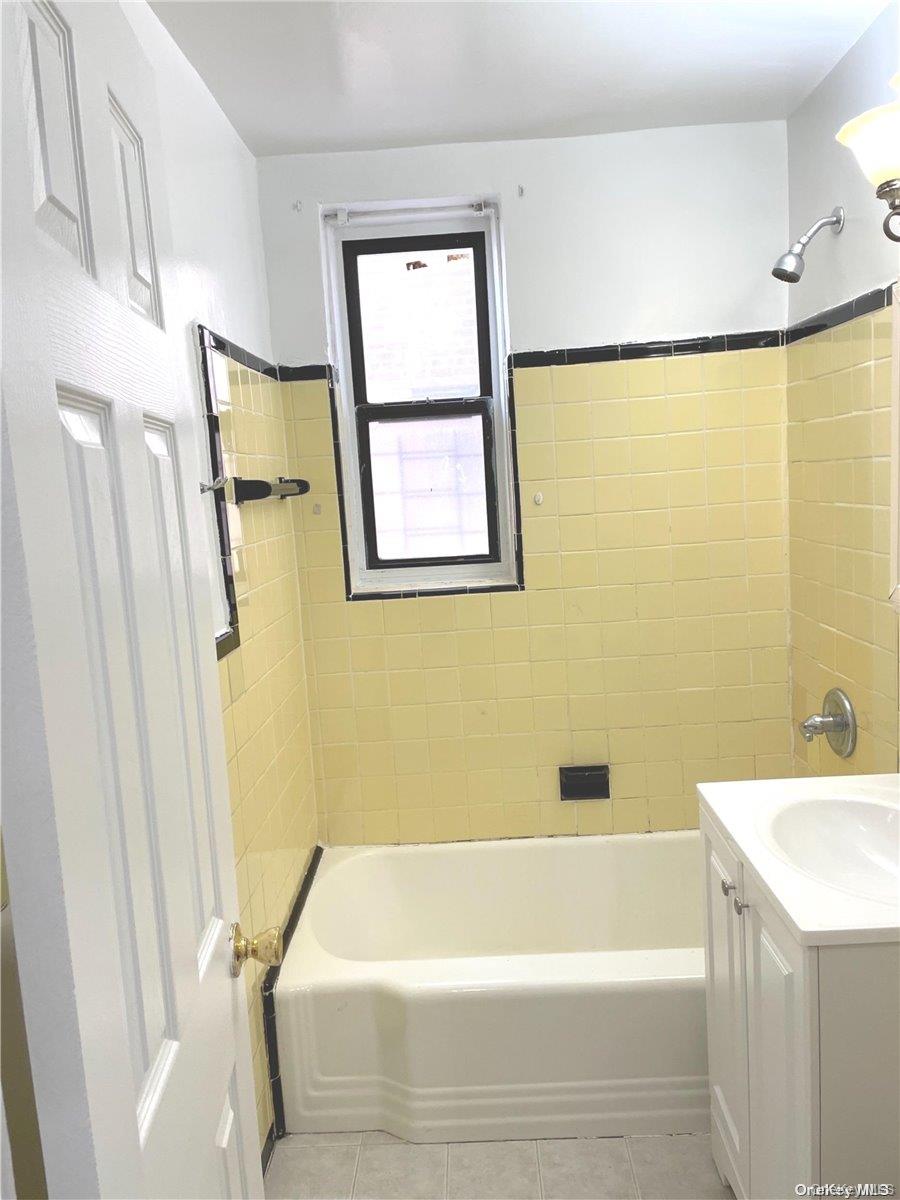 #9 photo, 88-30 182 Street, Hollis , NY 11423