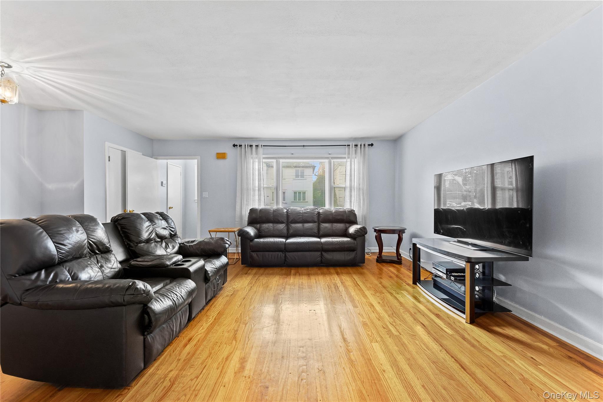 #3 photo, 154-81 Riverside Drive, Whitestone , NY 11357