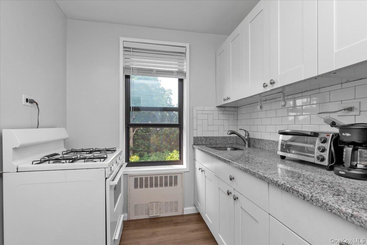 #10 photo, 209-10 41st Avenue, Bayside , NY 11361