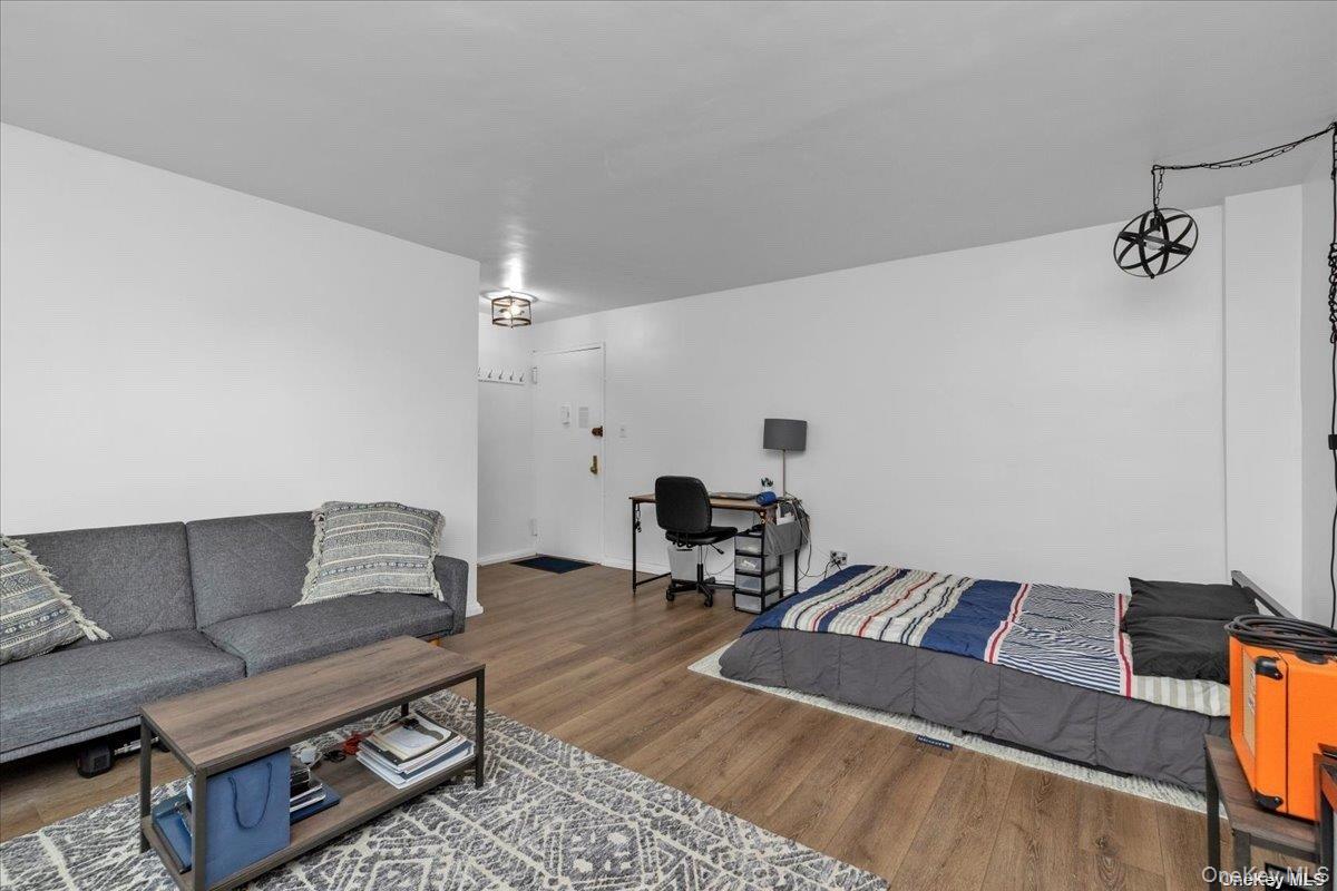 #8 photo, 209-10 41st Avenue, Bayside , NY 11361