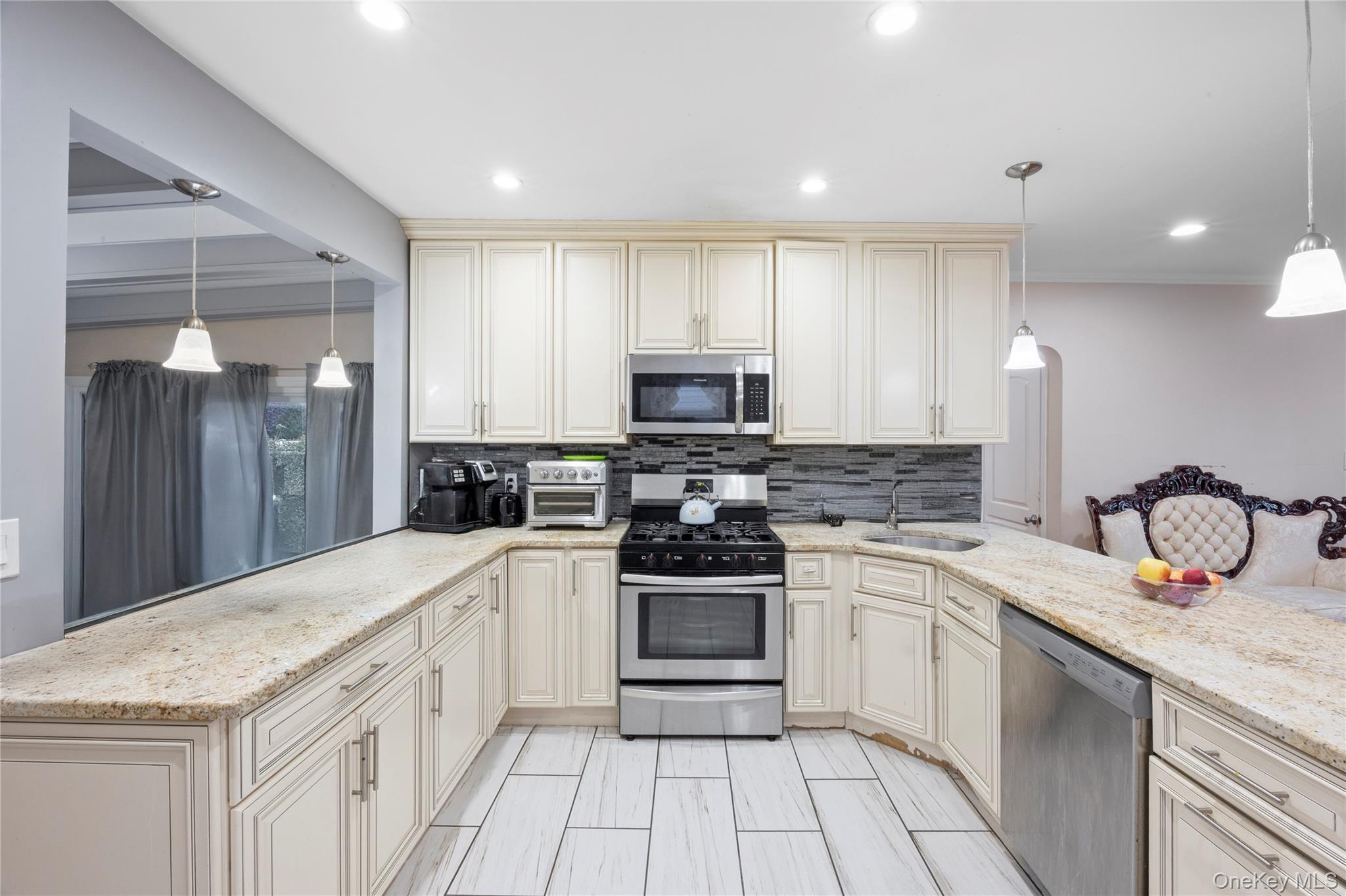 #7 photo, 85 Todd Road, Valley Stream , NY 11580