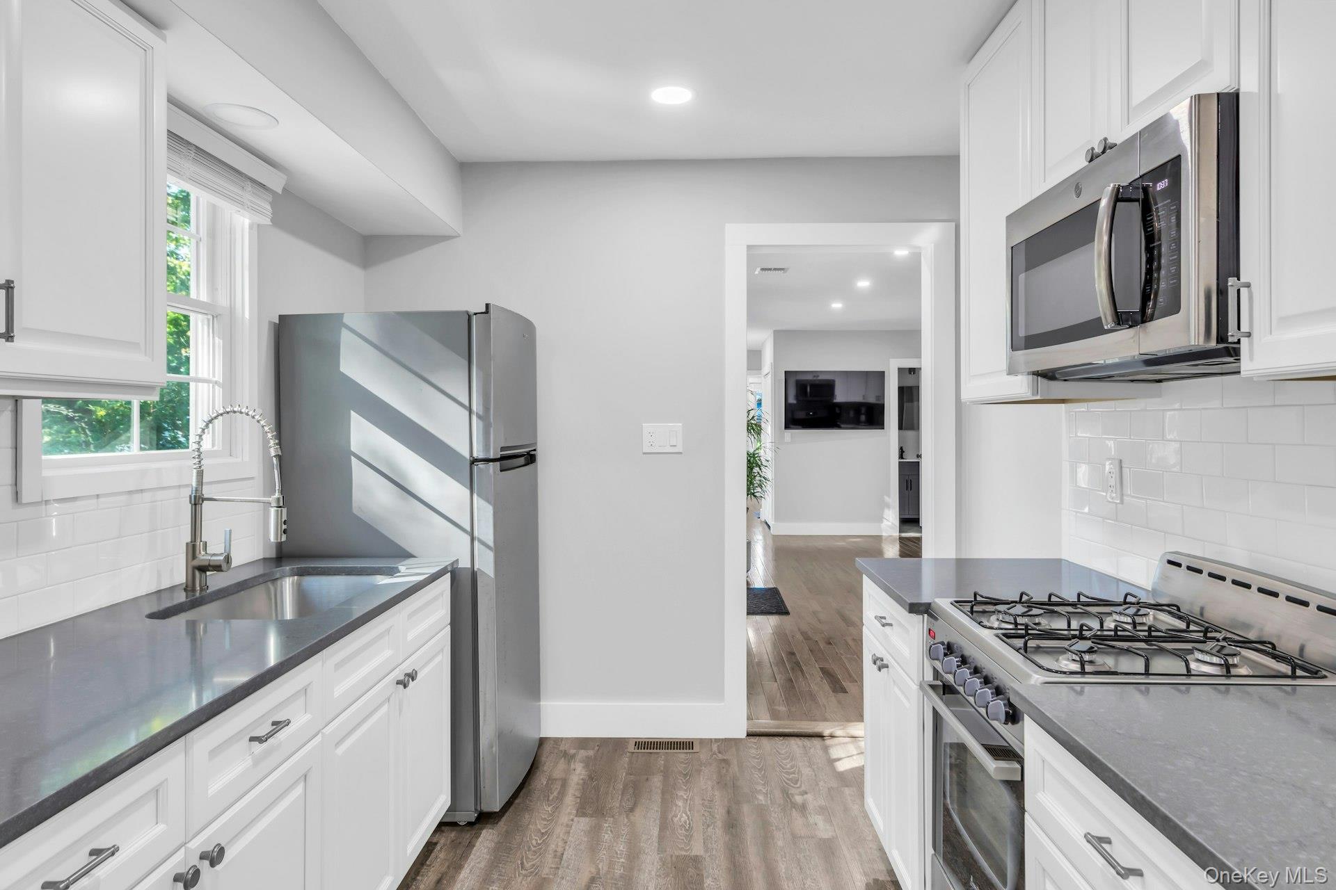 #14 photo, 2 Roosevelt Street, Bayville , NY 11709