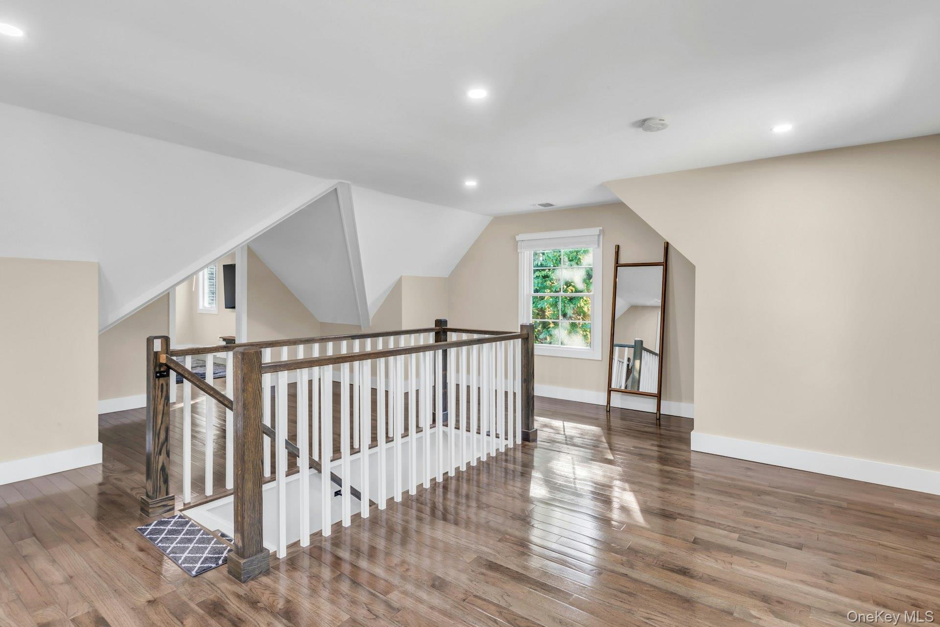 #19 photo, 2 Roosevelt Street, Bayville , NY 11709